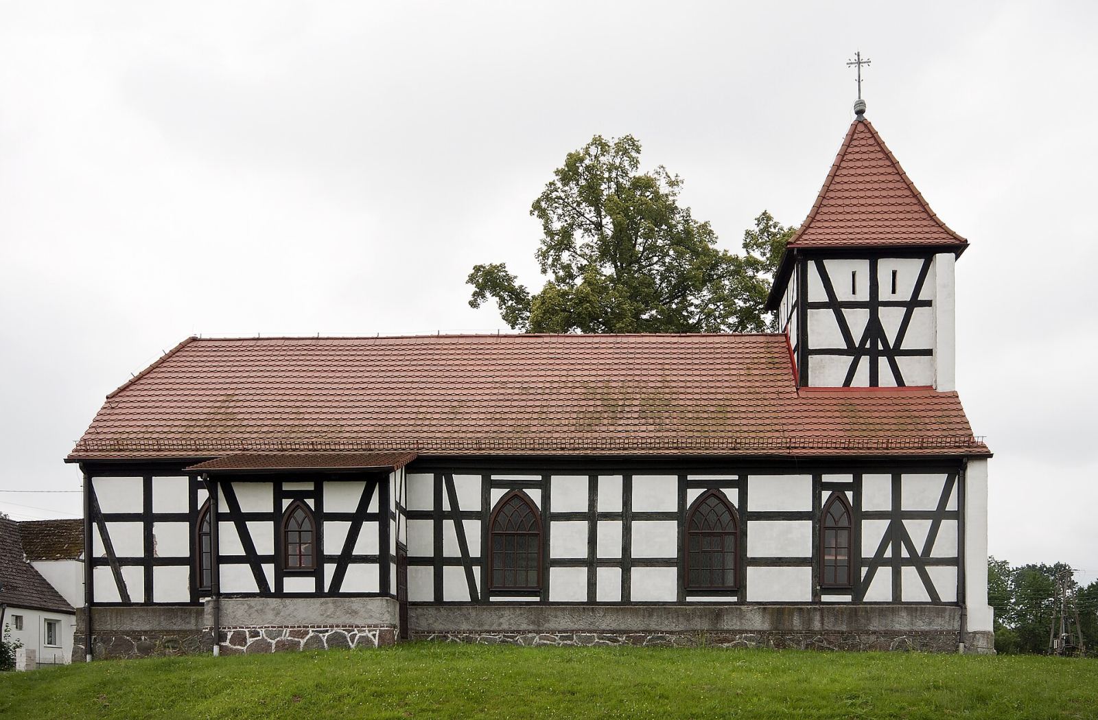 Kościół ewangelicki, ob. rzymskokatolicki pw. św.św. Apostołów Piotra i Pawła, Kłanino