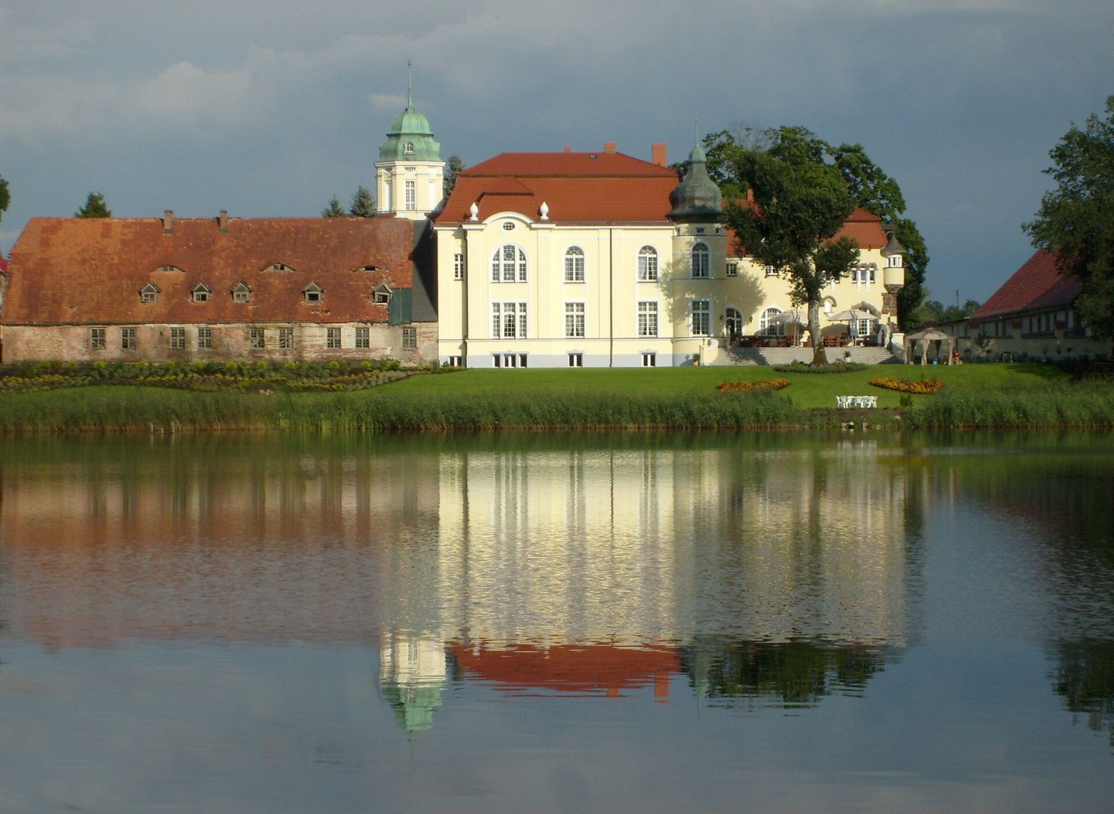 Pałac, Trzygłów