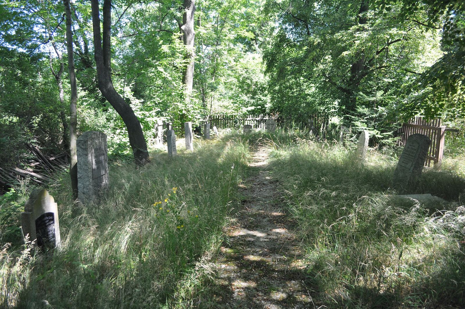 Przykościelny cmentarz rzymskokatolicki, Piotrowice