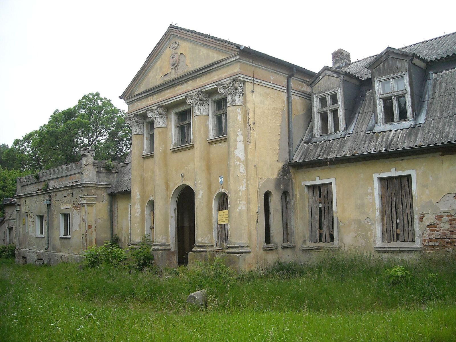 Dwór, Bardo