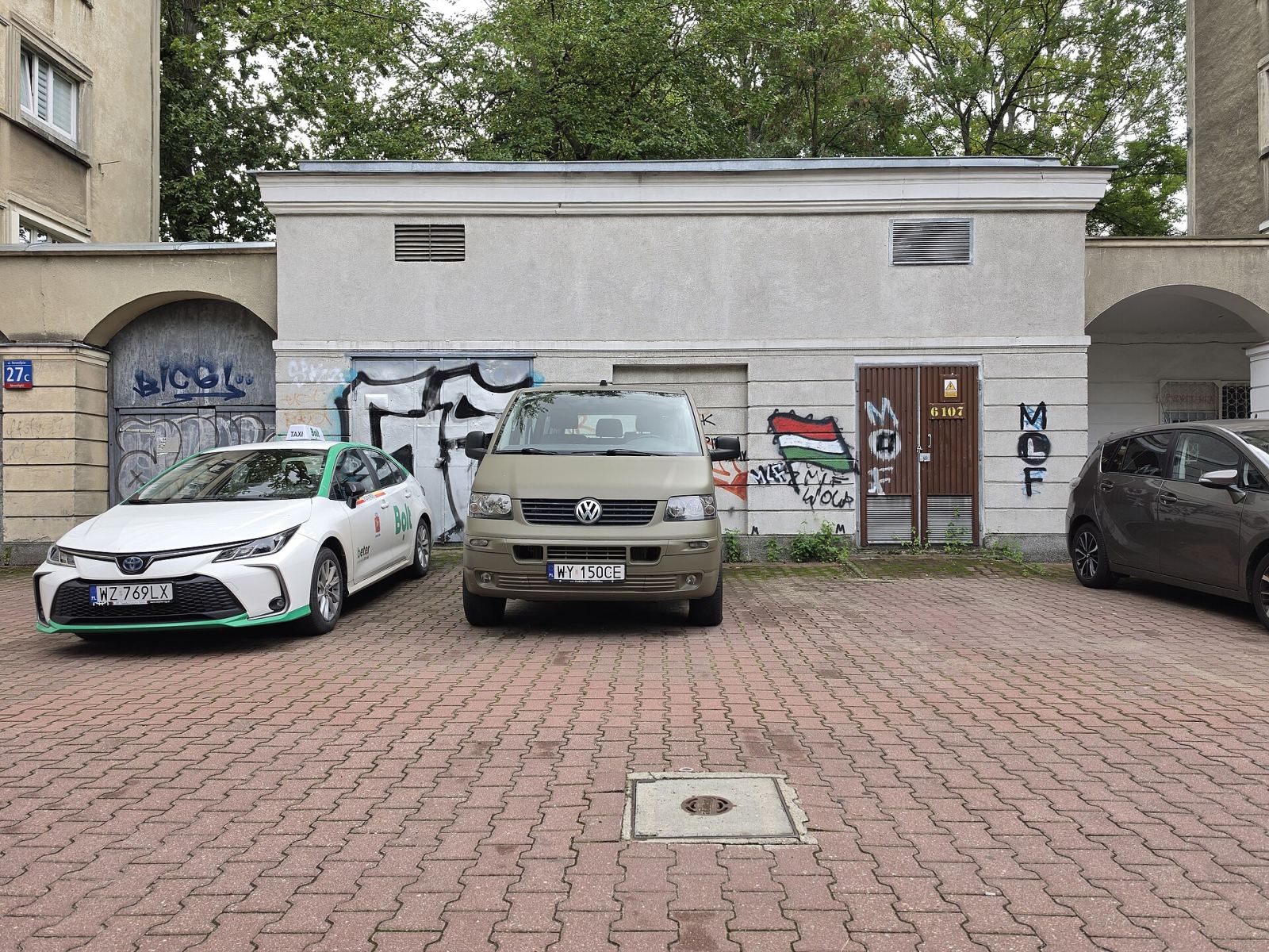Budynek usługowo-techniczny, Warszawa