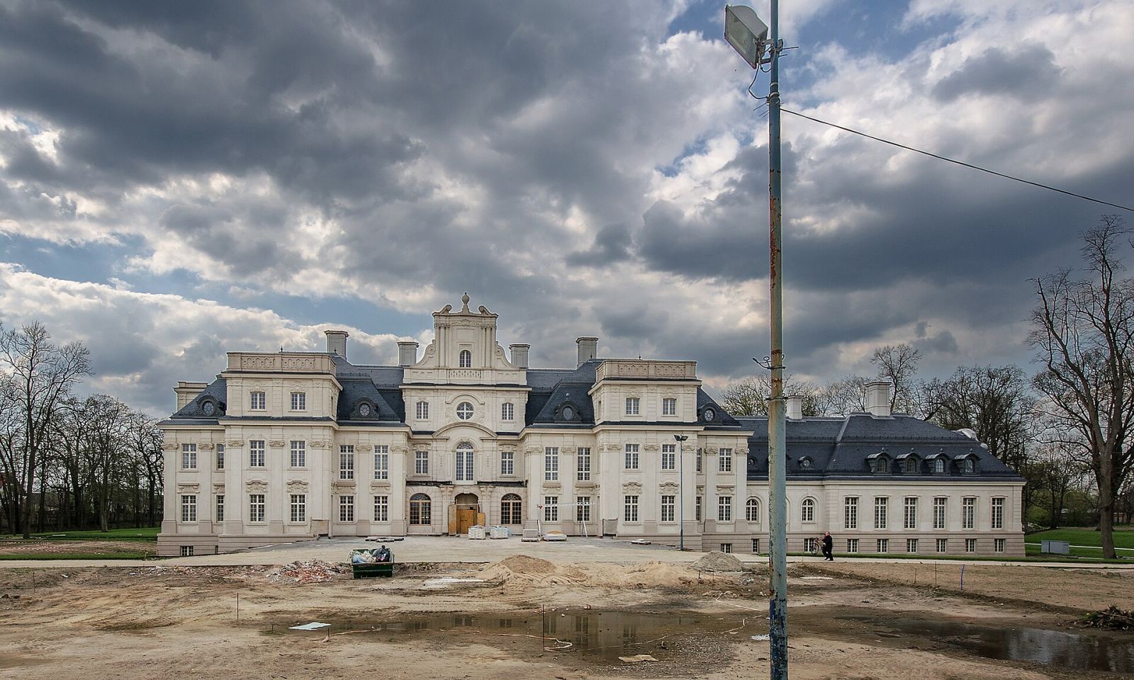 Pałac, Chróstnik