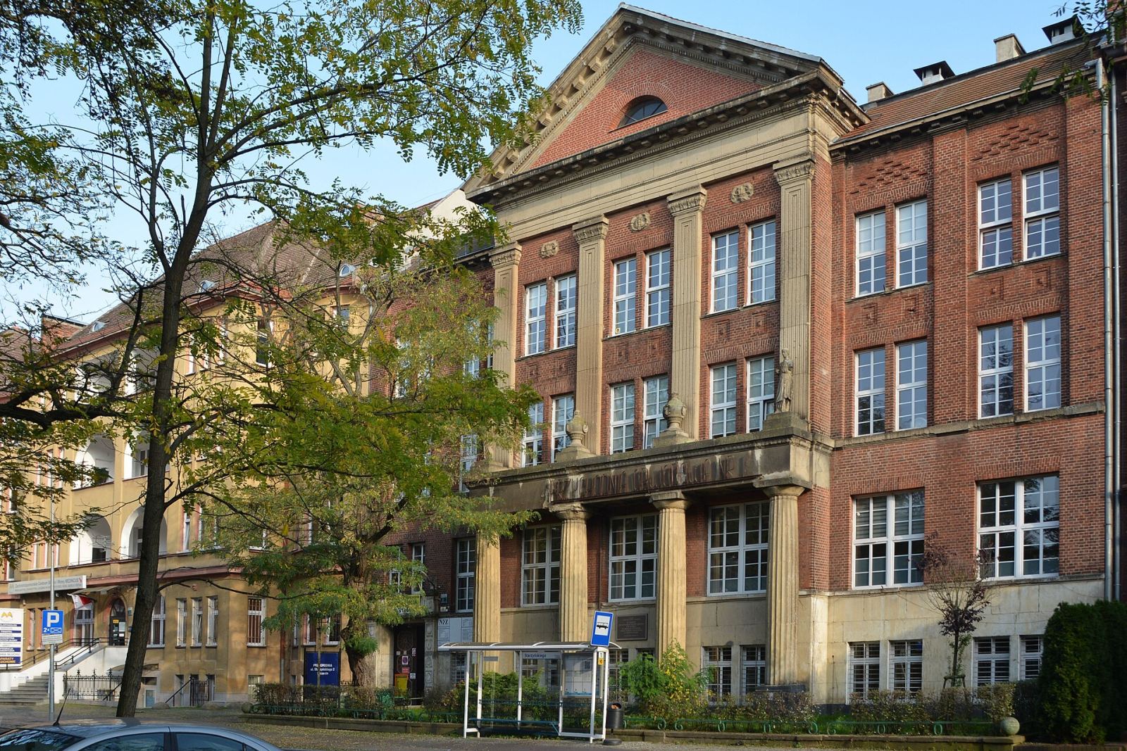 Budynek d. Szczecińskiej Okręgowej Powszechnej Kasy Chorych, ob. Przychodnia Lekarska, Szczecin