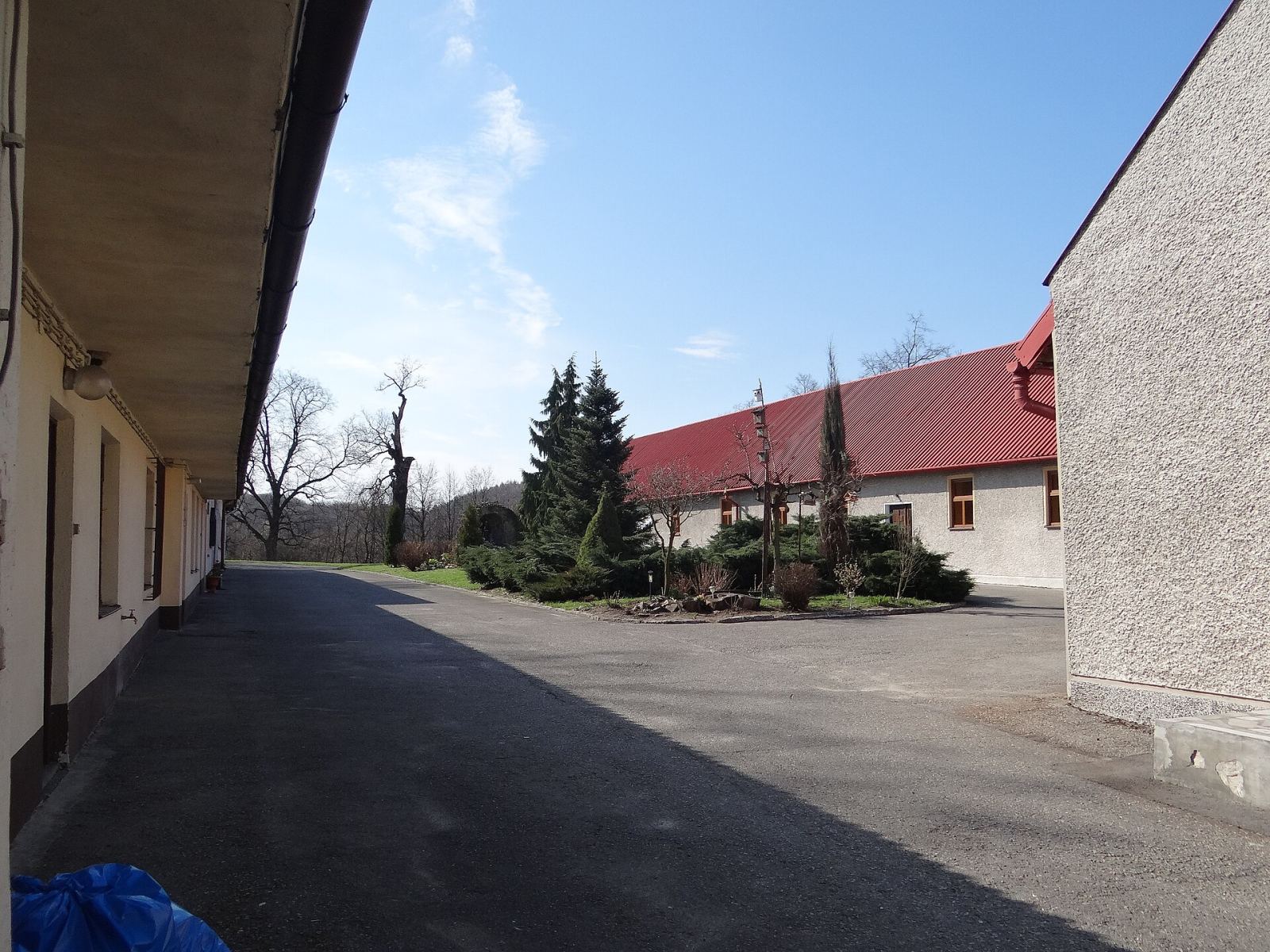 Zabudowania gospodarcze, Mników