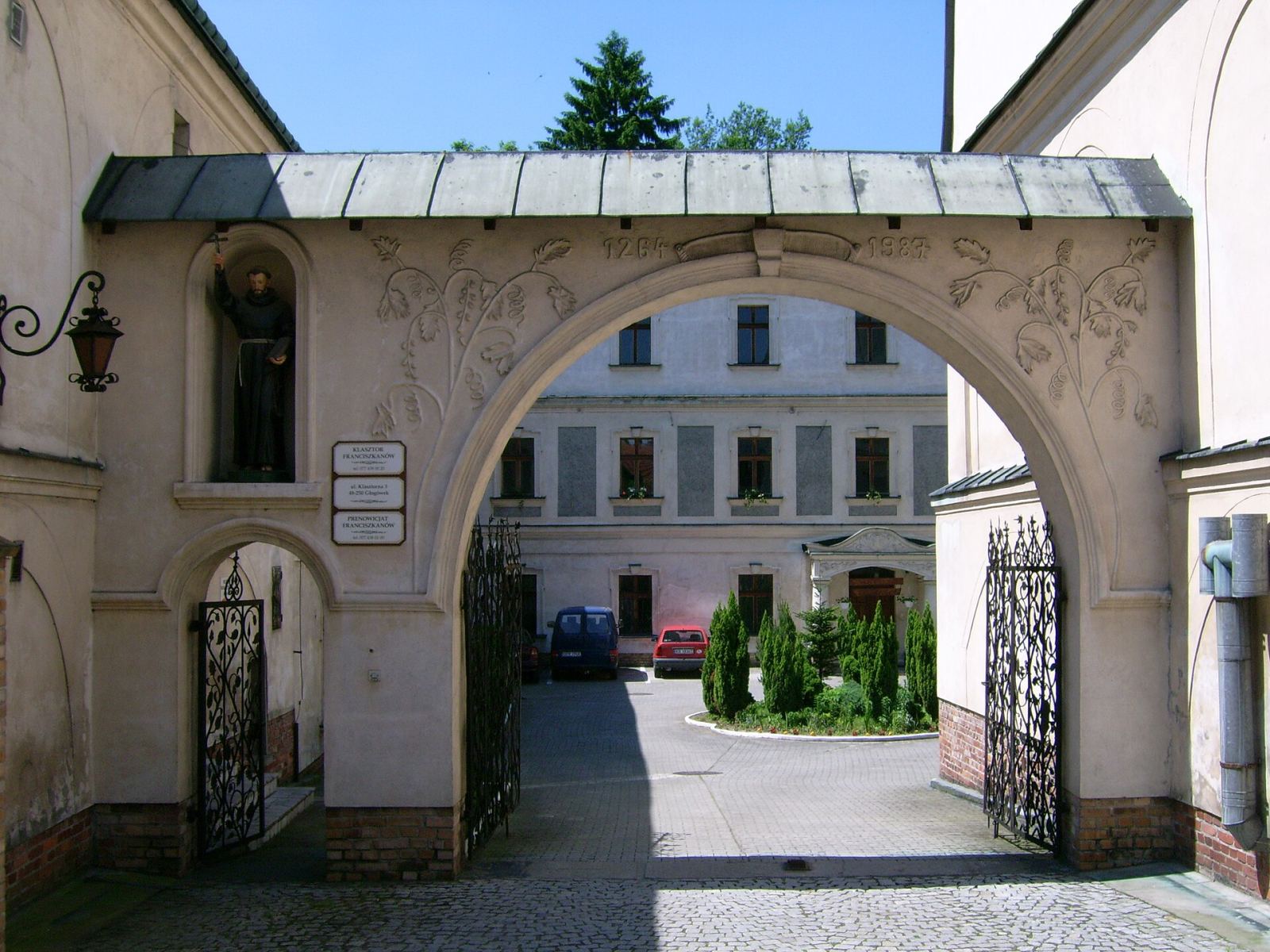 Klasztor, Głogówek