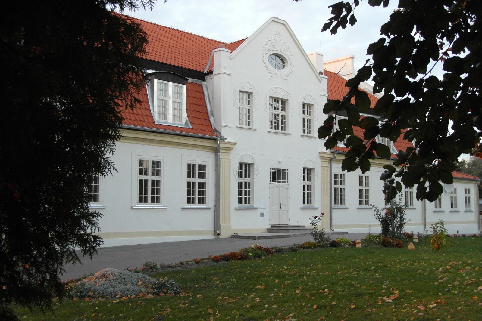 Dwór, Czernin