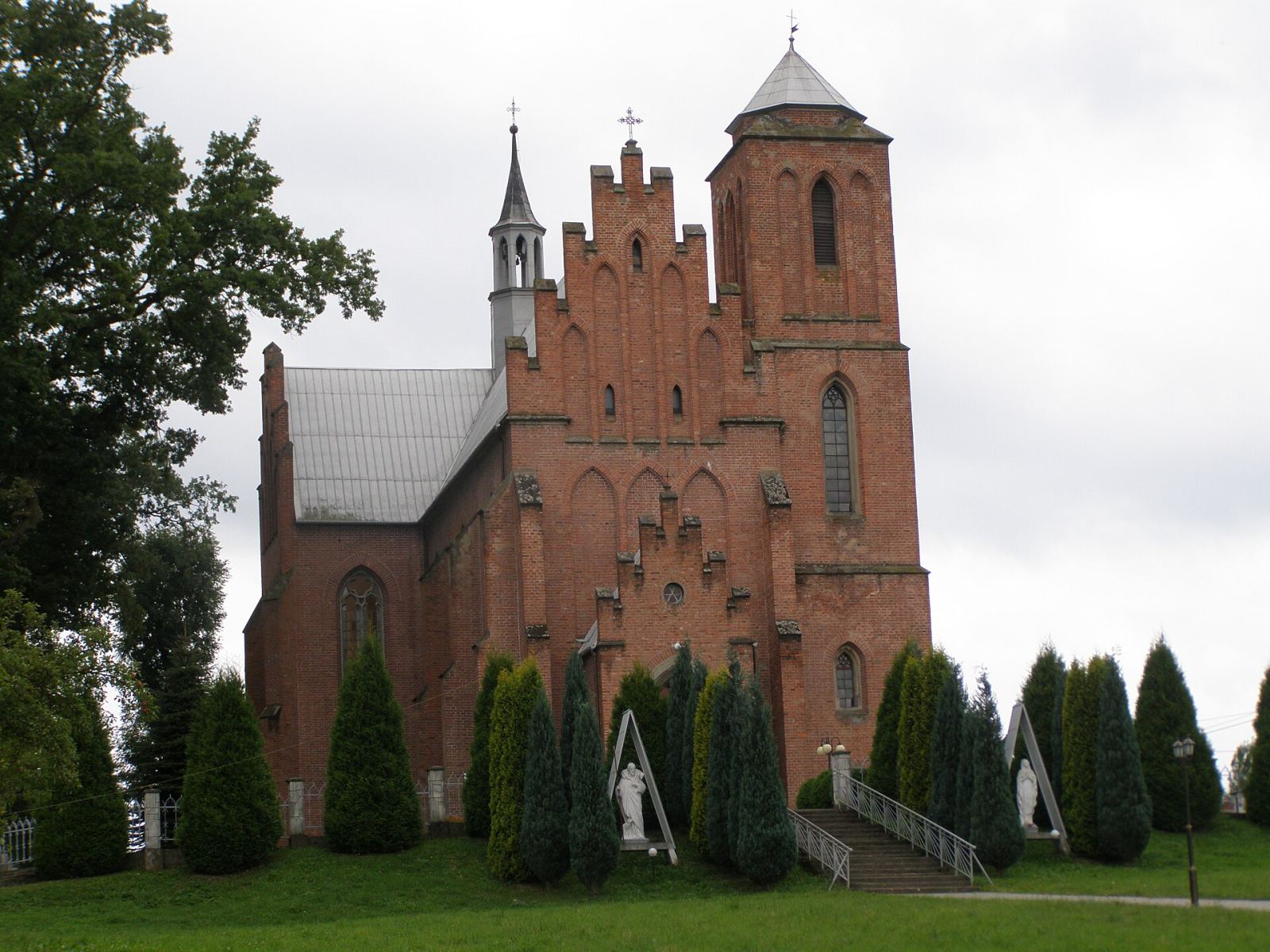 Kościół parafialny pw. św. Jana Kantego, Ustrobna