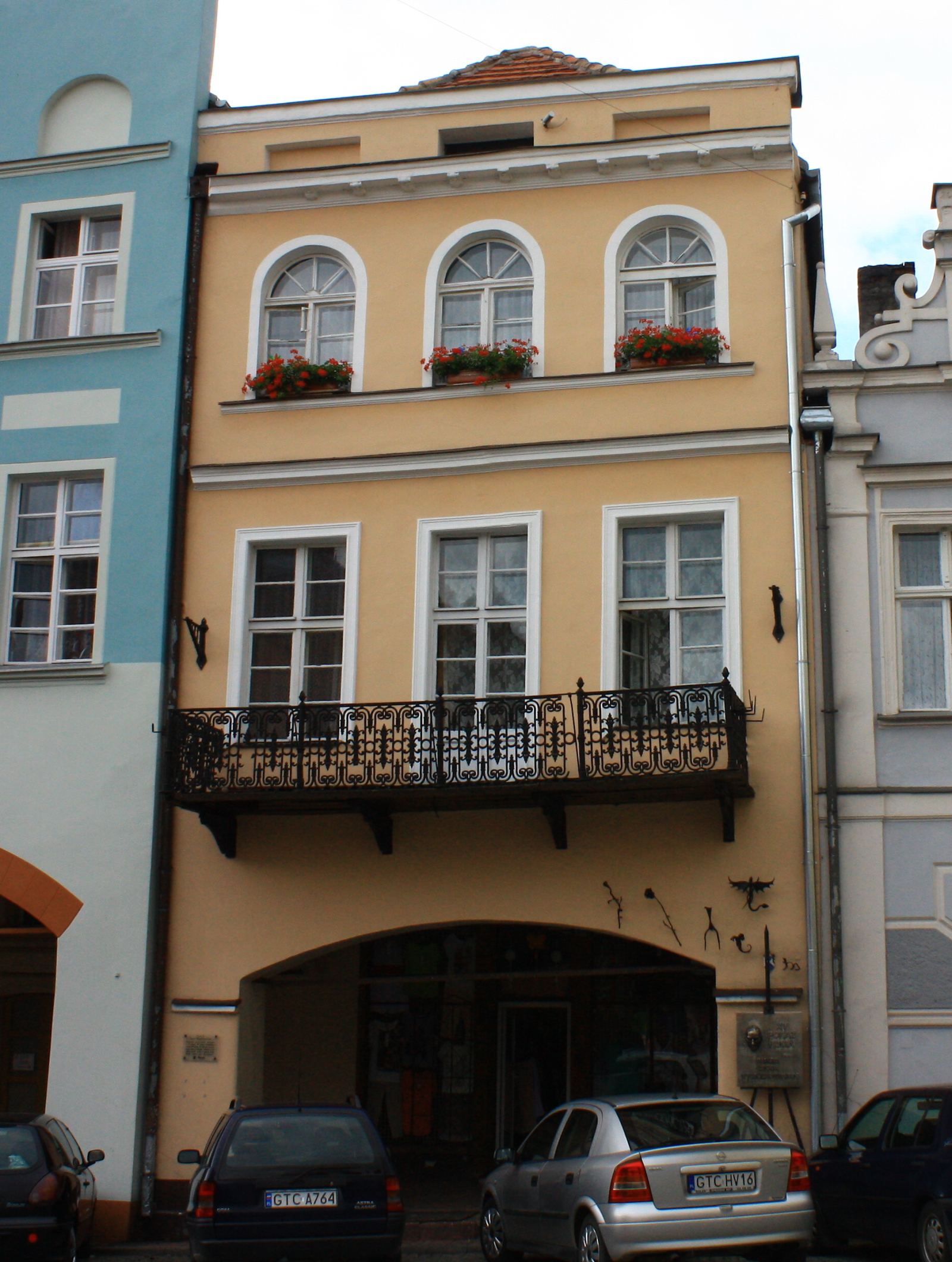 Dom, Gniew