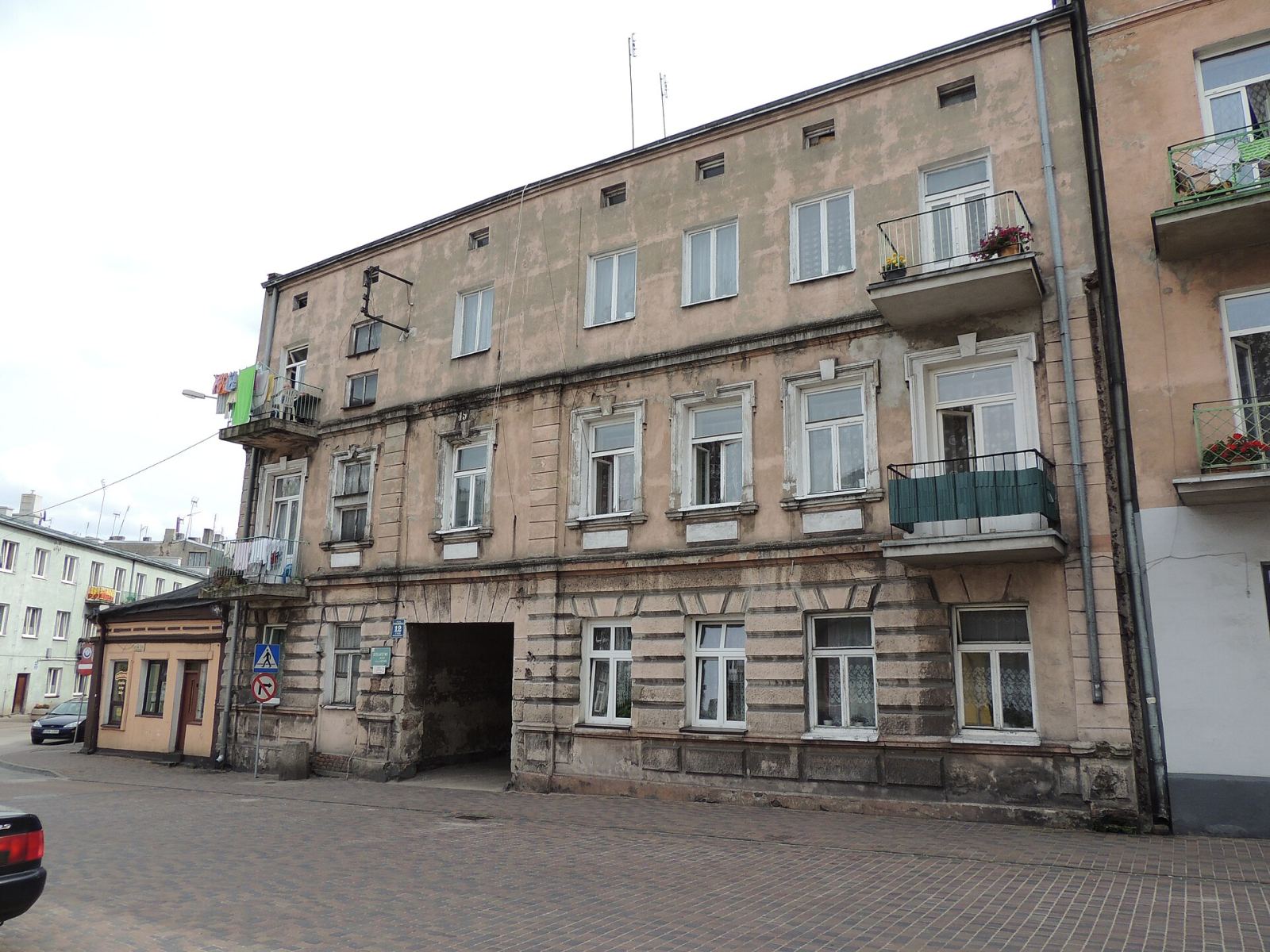 Oficyna kamienicy, Brzeziny
