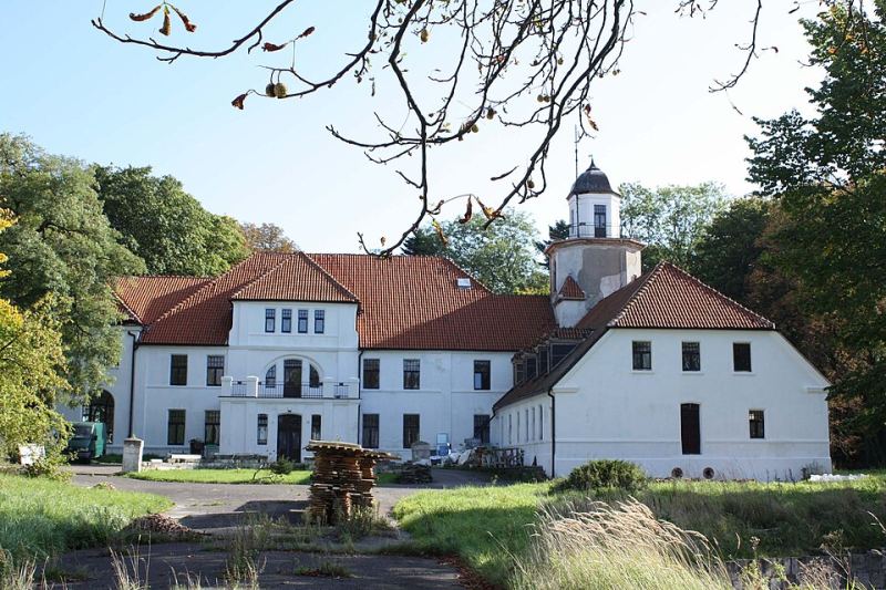 Pałac, Biesiekierz