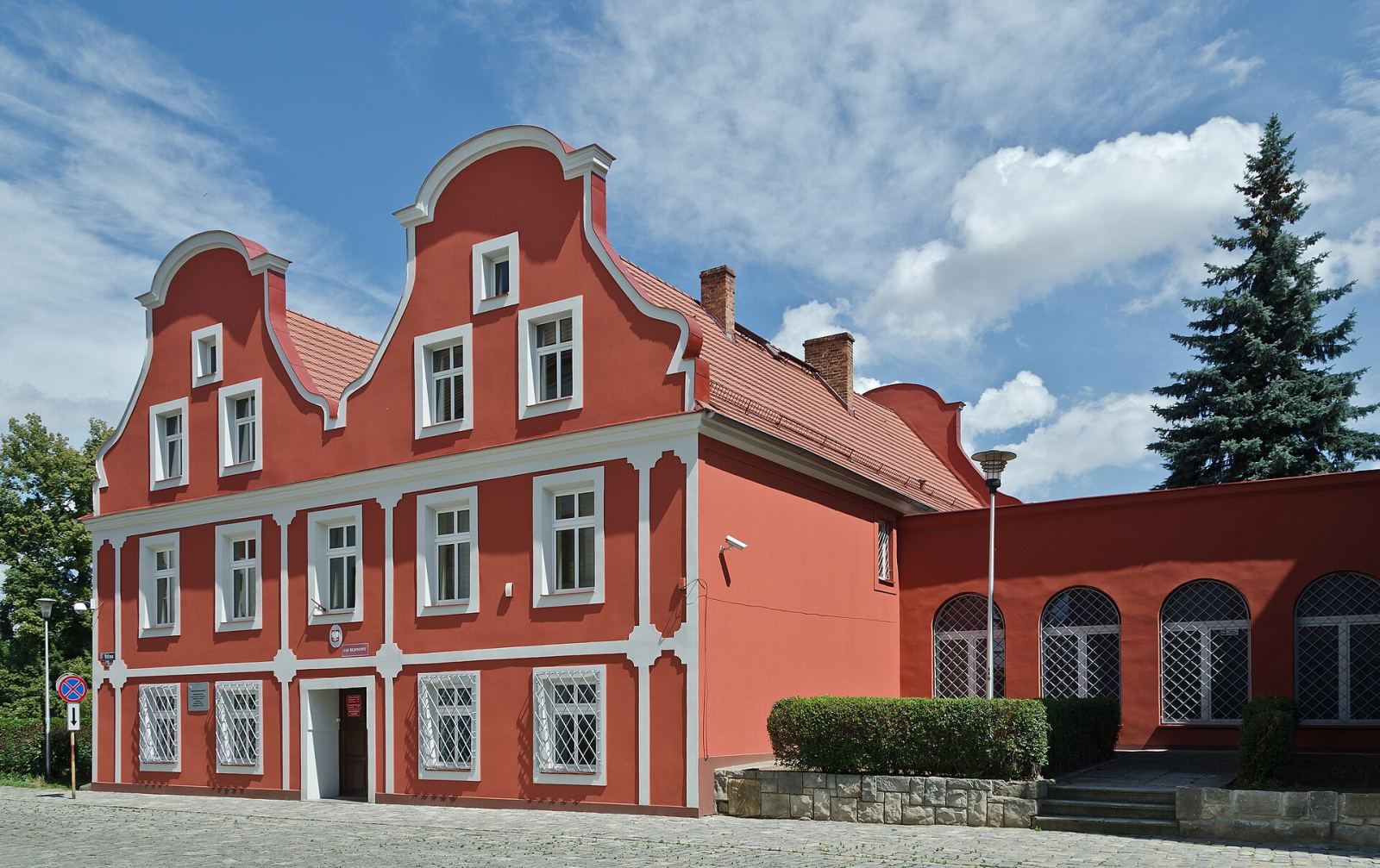 Dom, Nysa