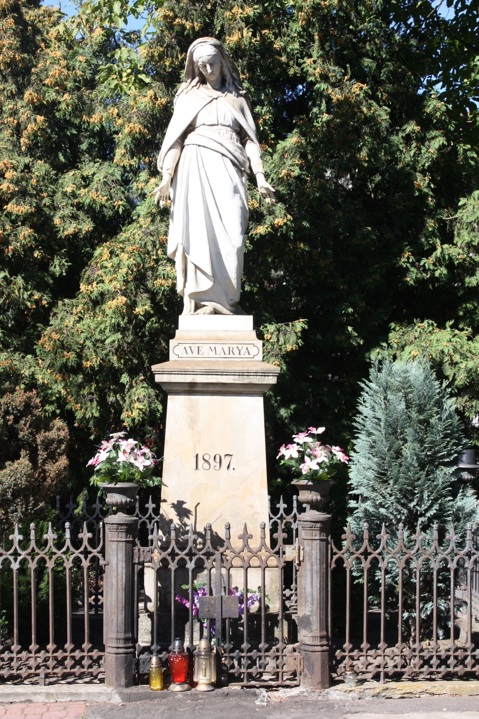 Figura Matki Boskiej, Pruszków