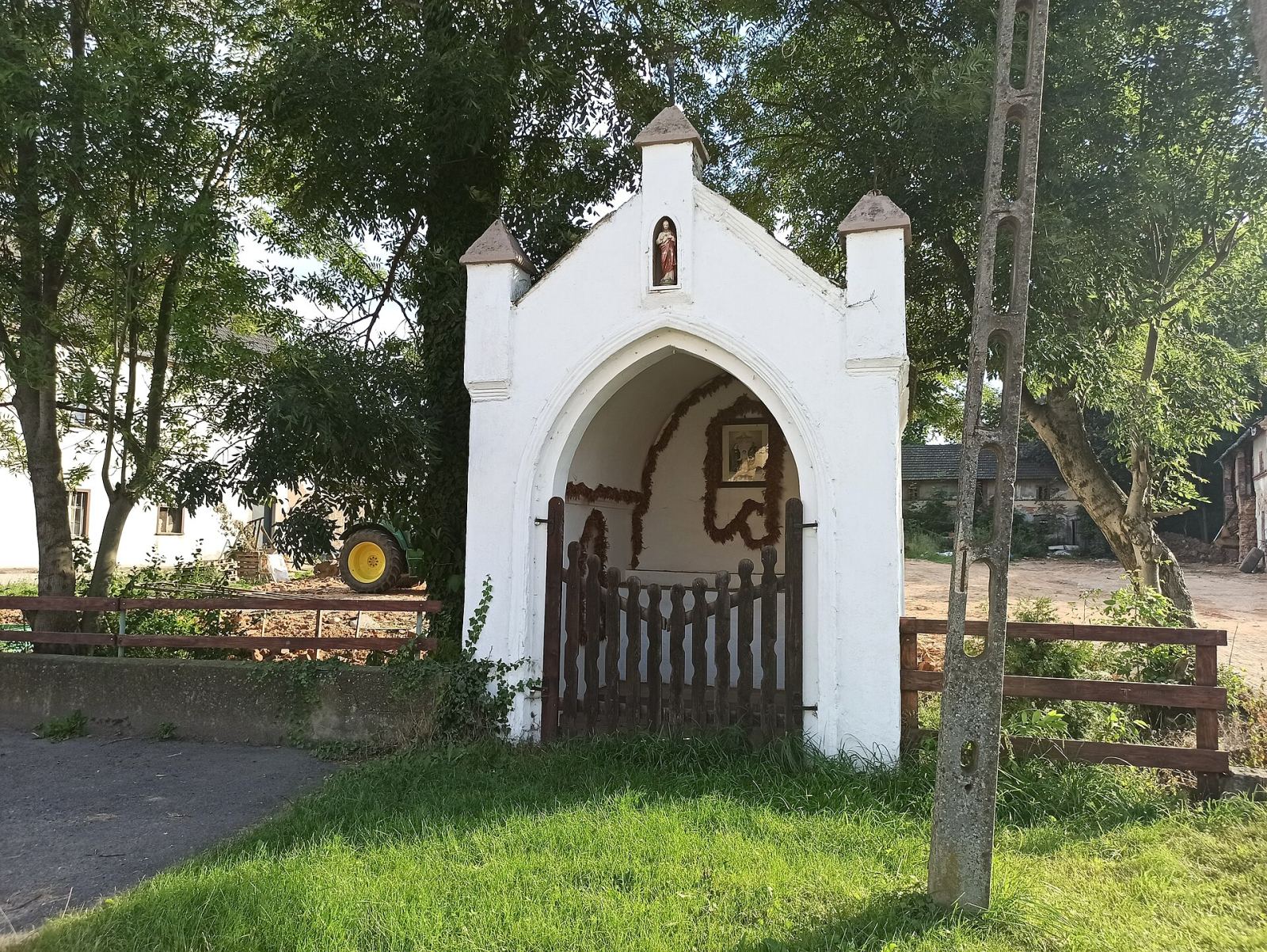 Kapliczka, Prężyna