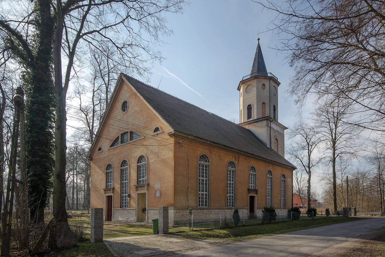 Kościół ewangelicki, ob. rzymskokatolicki filialny pw. św. Michała Archanioła, Konradówka