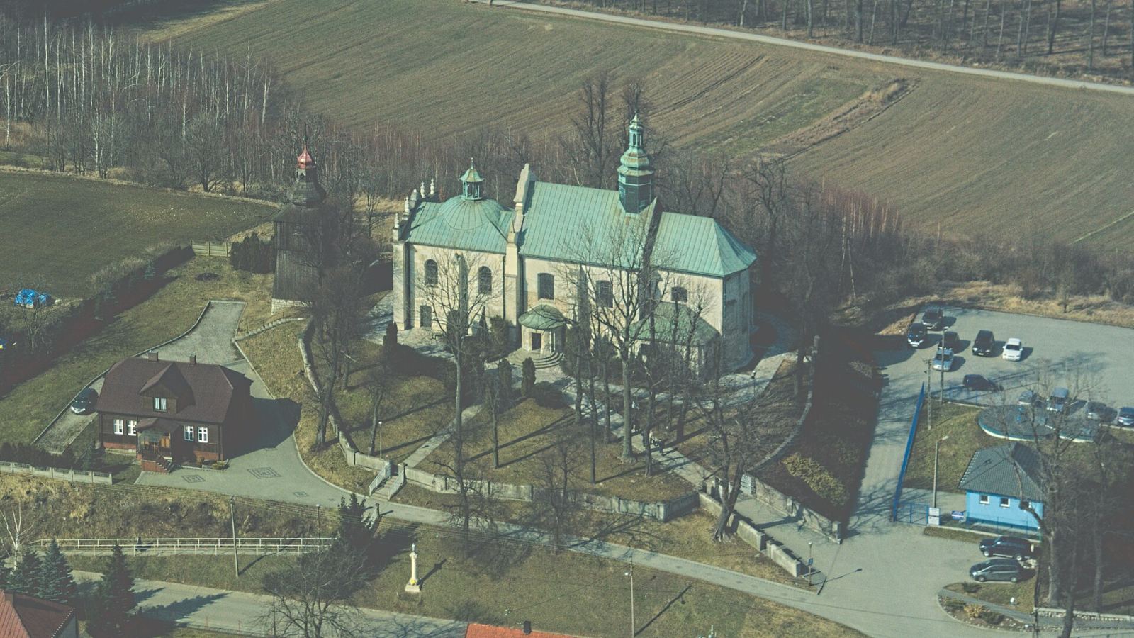 Kościół parafialny pw. św.św. Piotra i Pawła, Koniusza