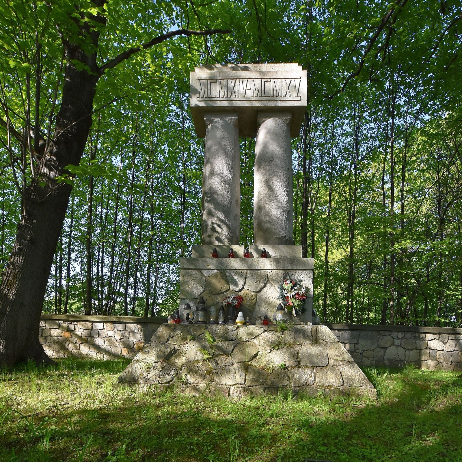 Pomnik centralny, Koszyce Małe