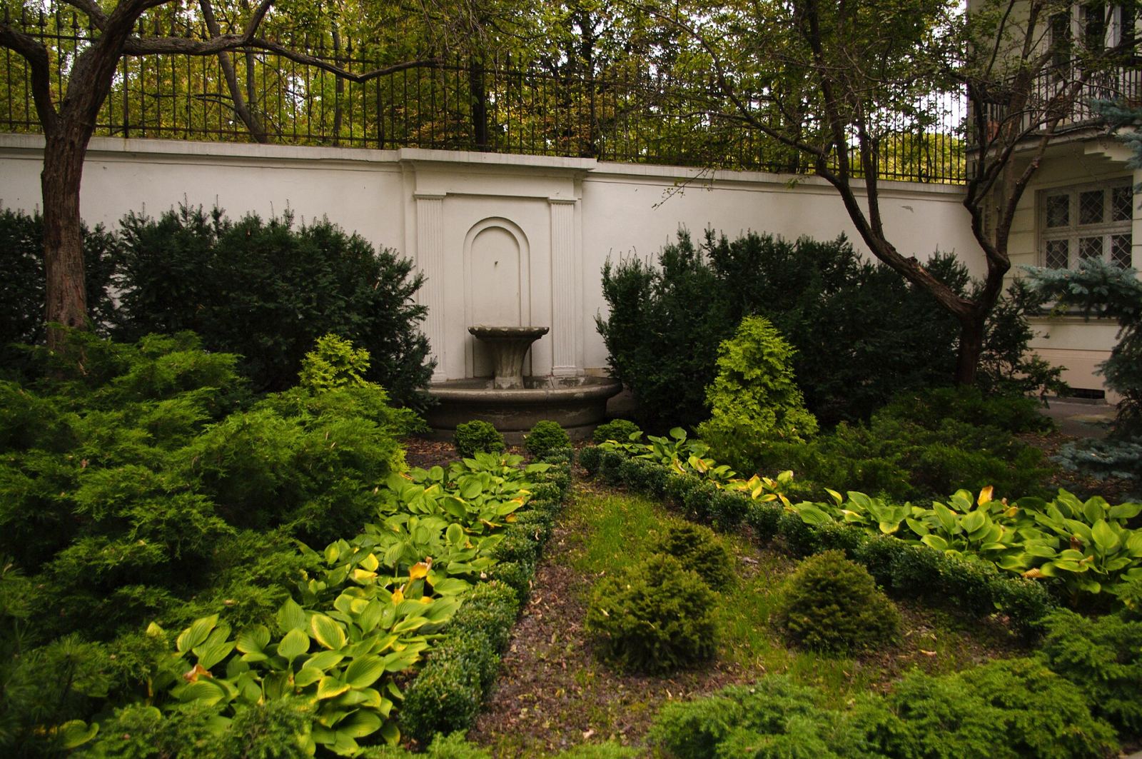 Obudowa źródła, Warszawa