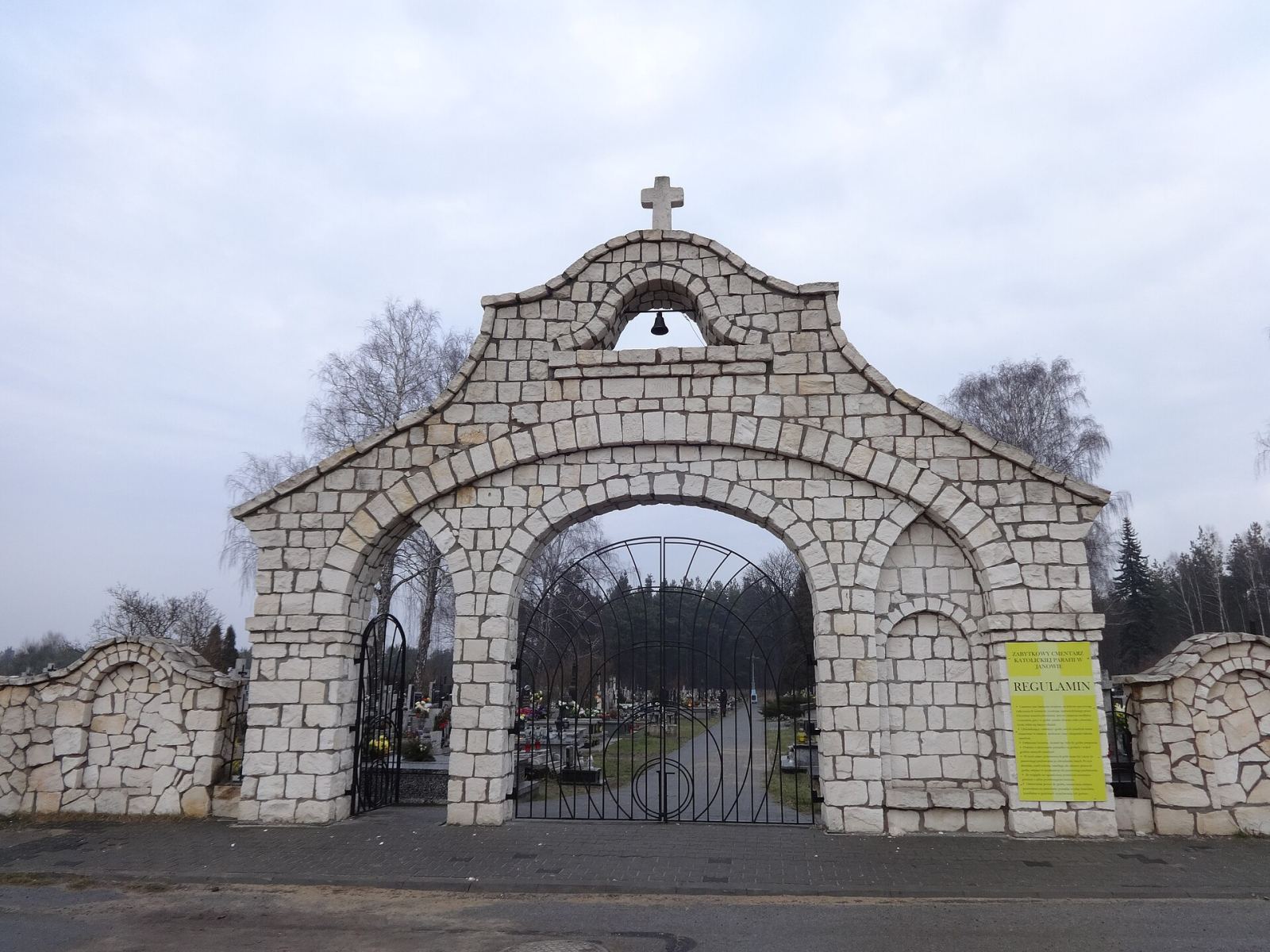 Cmentarz rzymskokatolicki, Janów