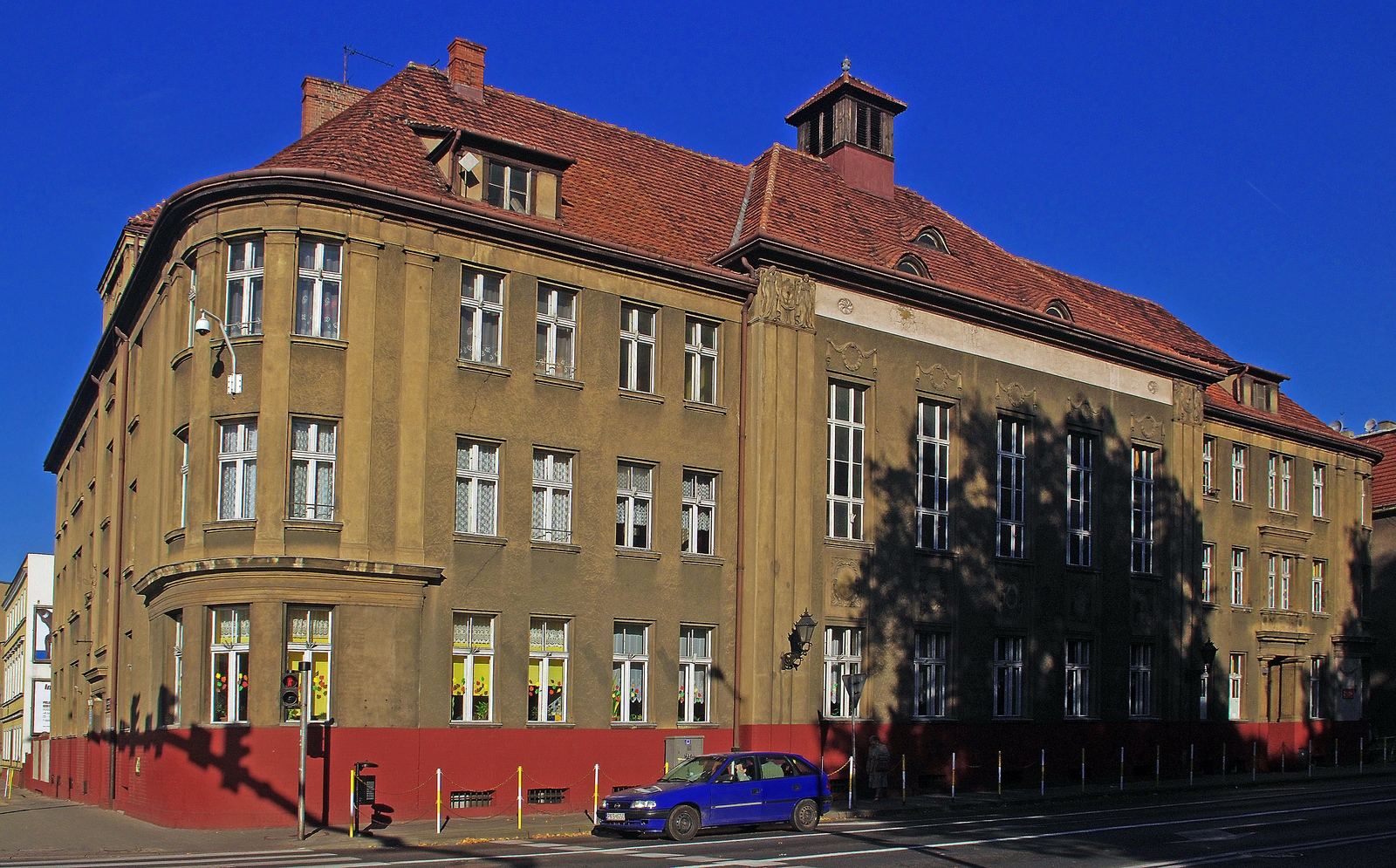 Dom parafialny gminy ewangelickiej, ob. szkoła podstawowa, Leszno