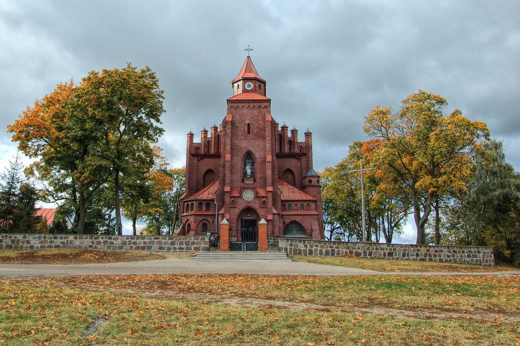 Kościół parafialny pw. Matki Boskiej Różańcowej, Wyszyny Kościelne