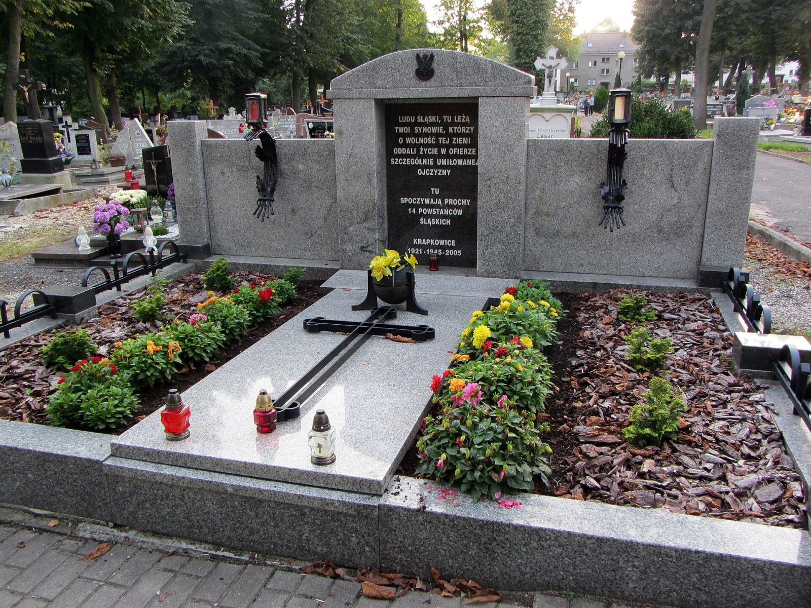 Mogiła powstańców śląskich, Krapkowice