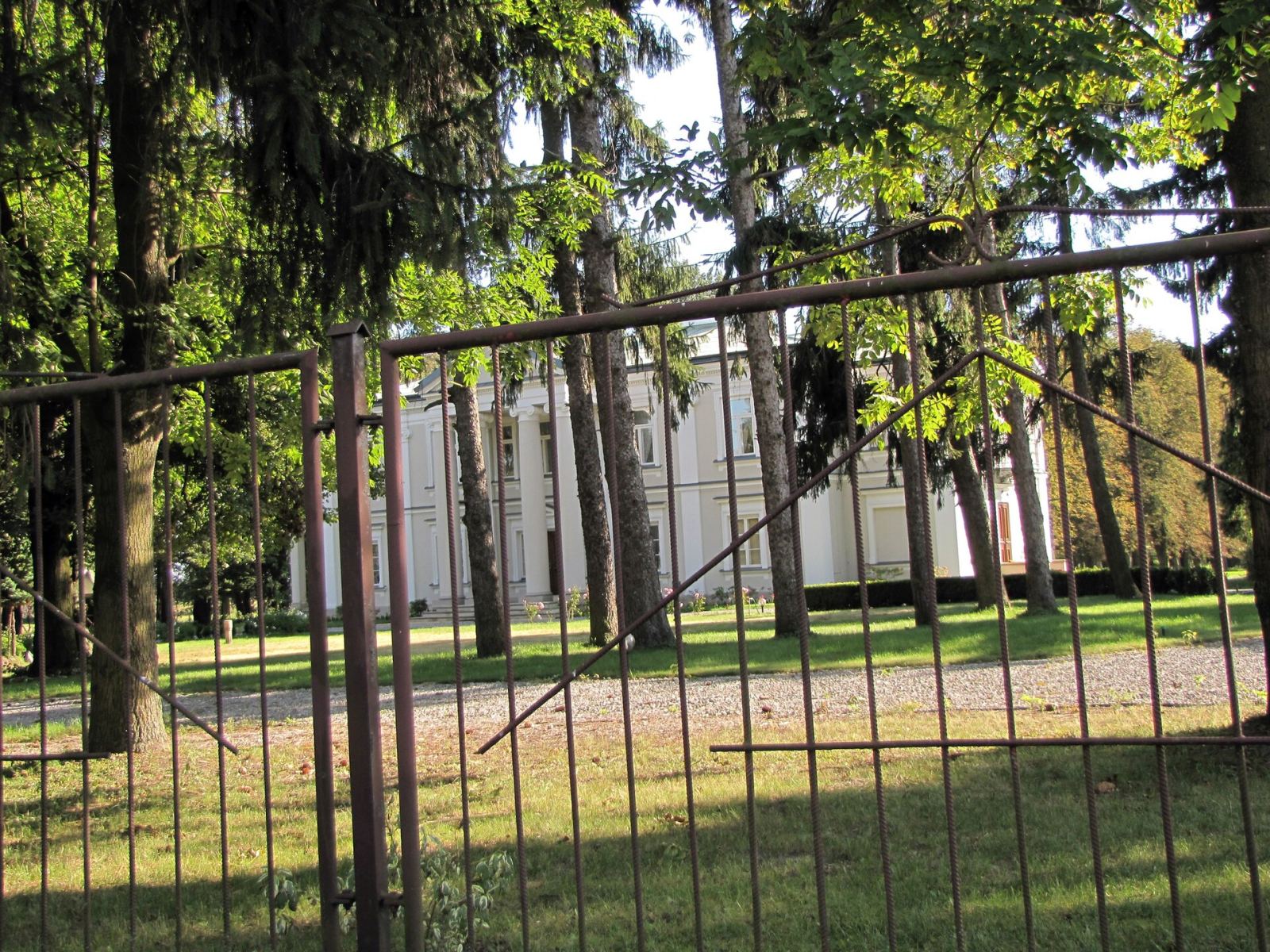 Zespół pałacowo-parkowy, Białka