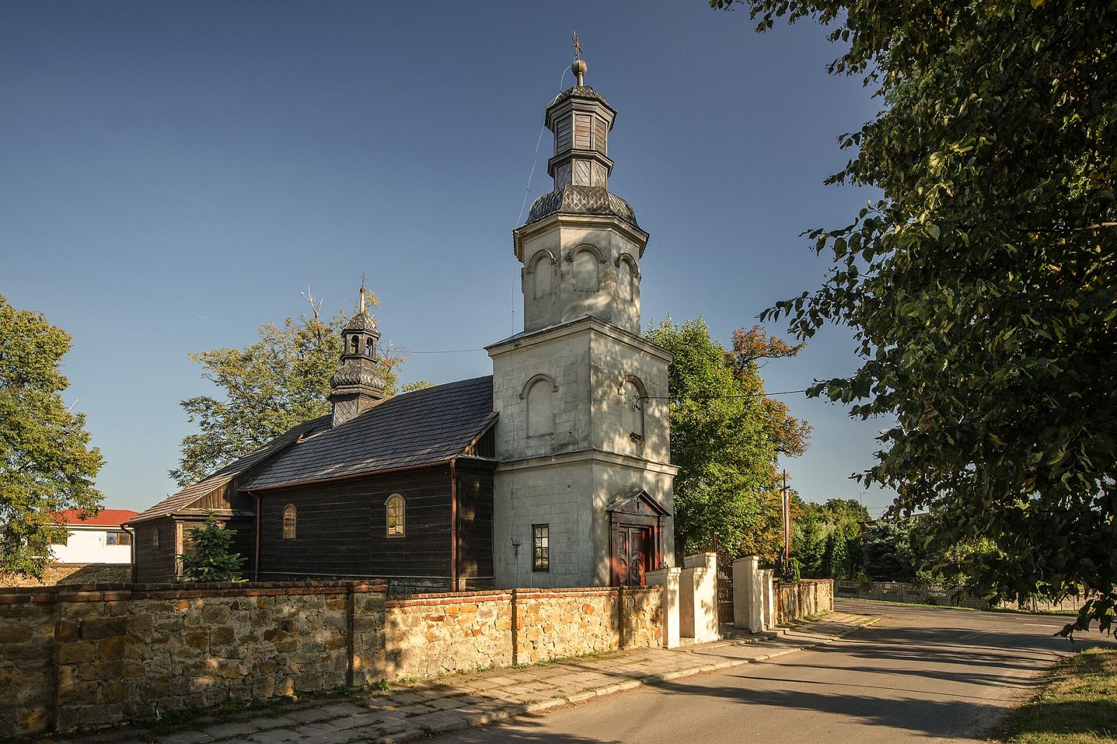 Kościół parafialny pw. św. Leonarda, Bugaj Dmeniński