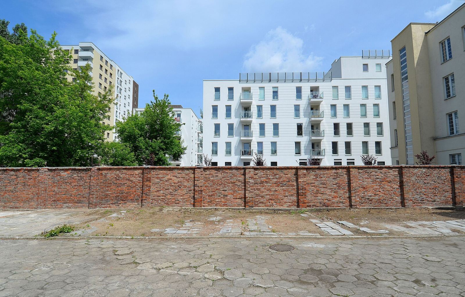 Mur graniczny, Warszawa