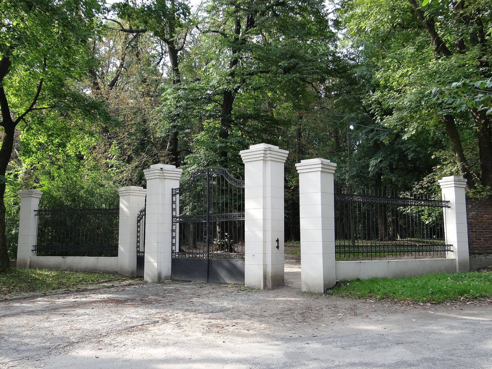 Brama z fragmentem ogrodzenia, Przeworsk