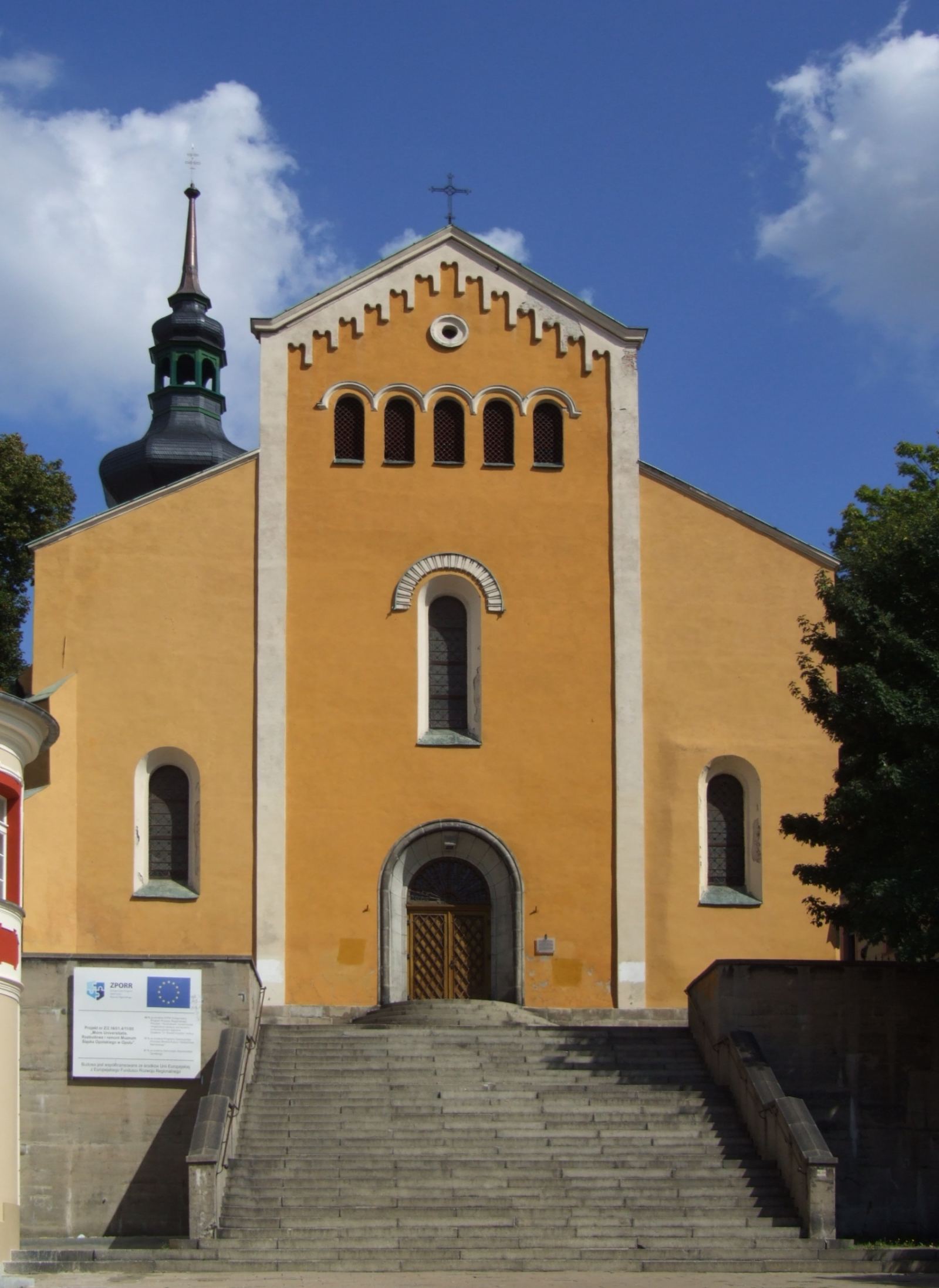 Kościół, ob. parafialny pw. Matki Boskiej Bolesnej, Opole