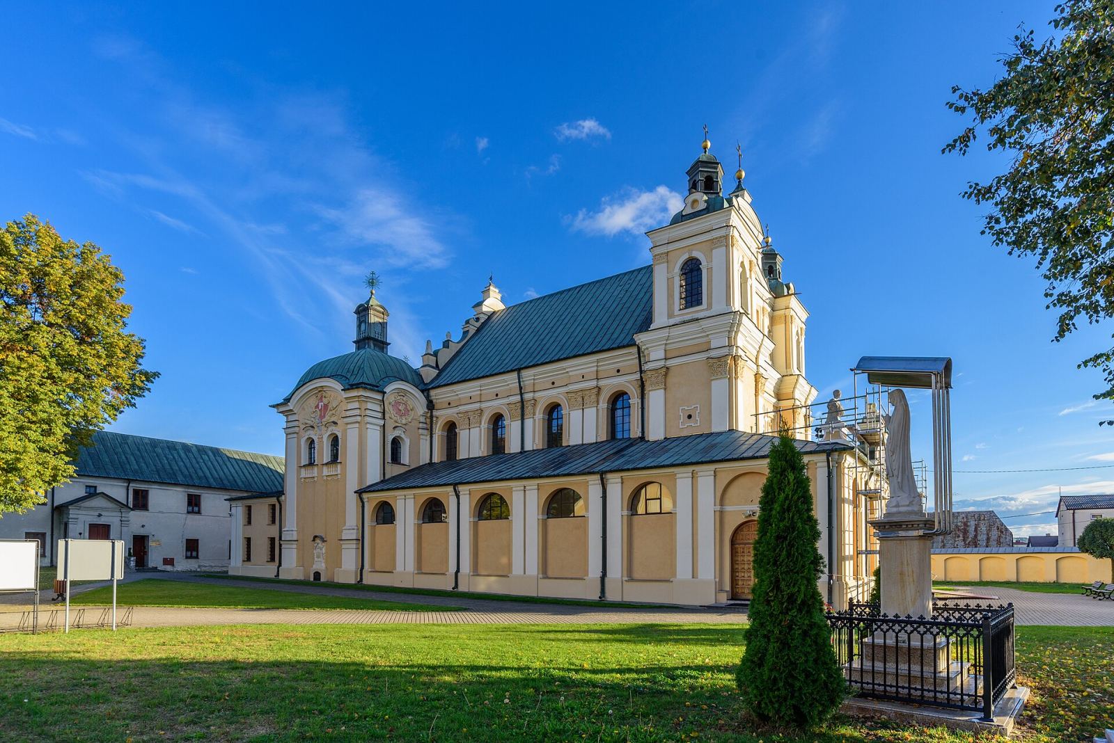 Kościół, ob. parafialny pw. Wniebowzięcia Najświętszej Marii Panny, Opole Lubelskie