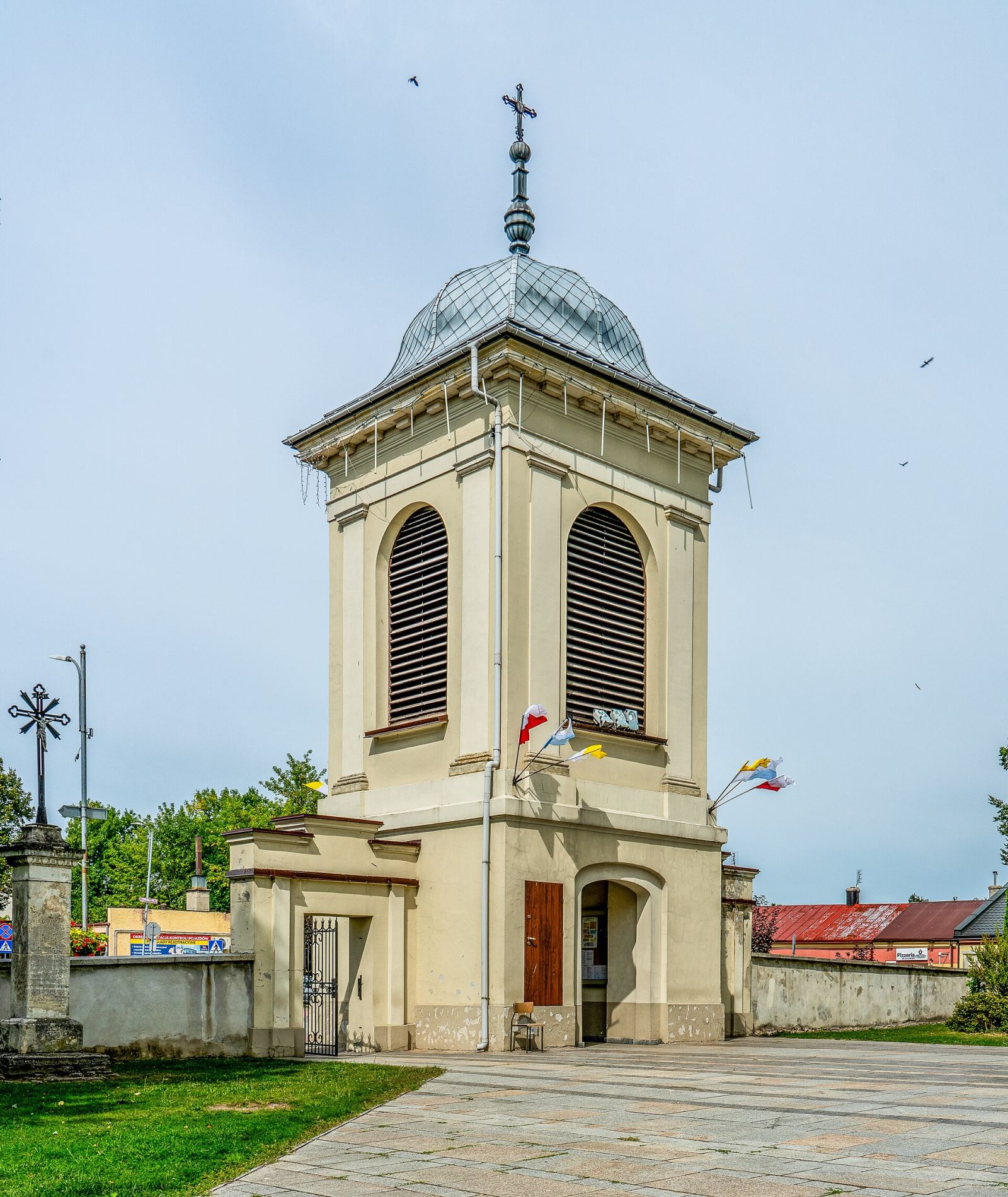 Dzwonnica-brama, Chmielnik