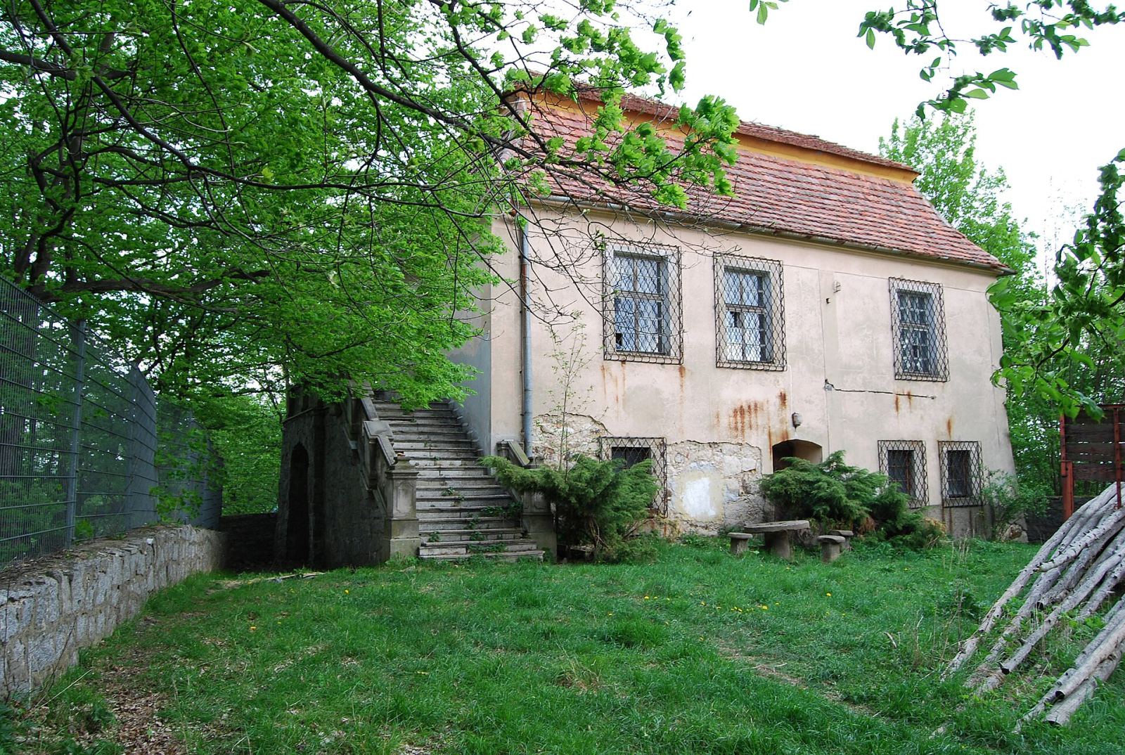 Pawilon ogrodowy, Łupki