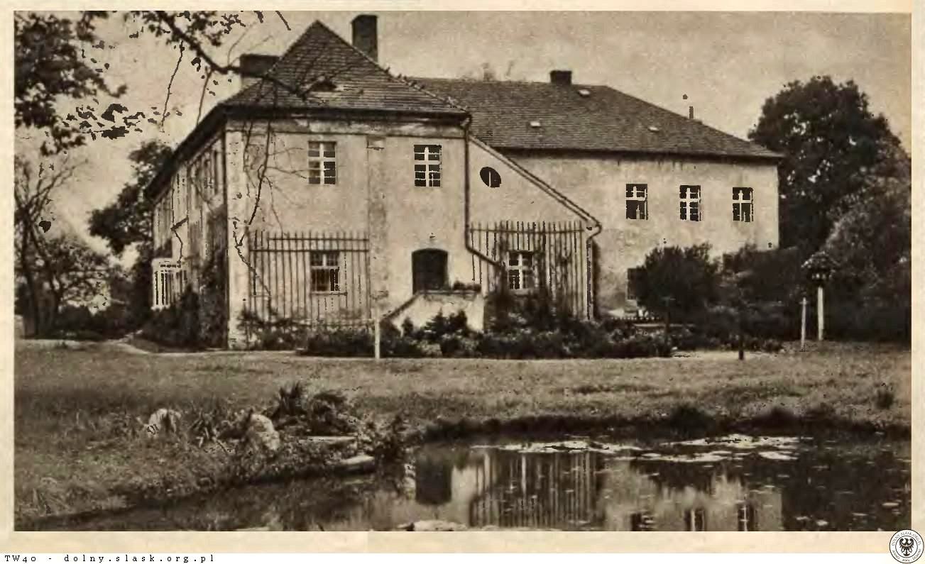 Pałac, Przystronie