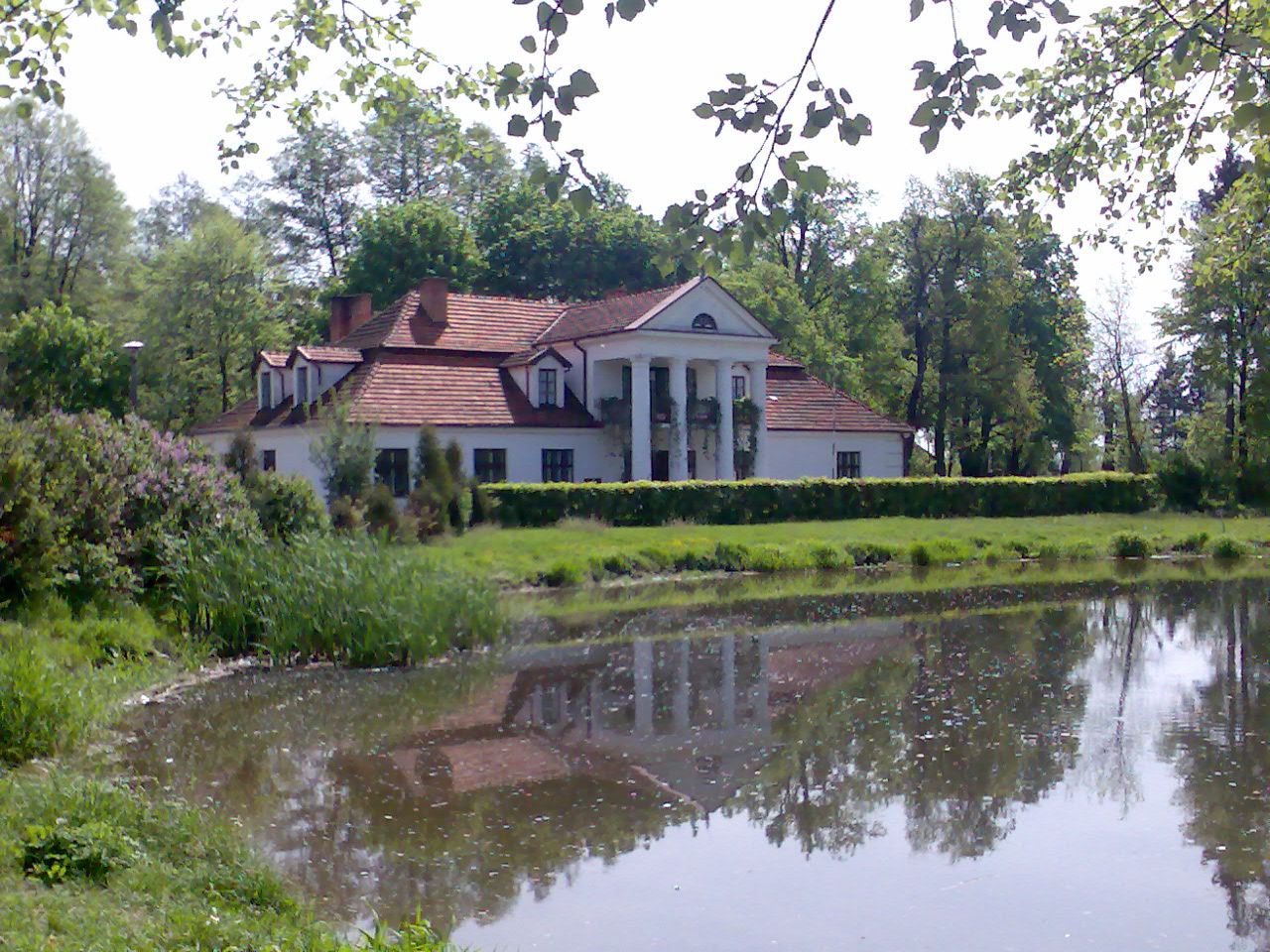 Zespół podworski, Korzeniów