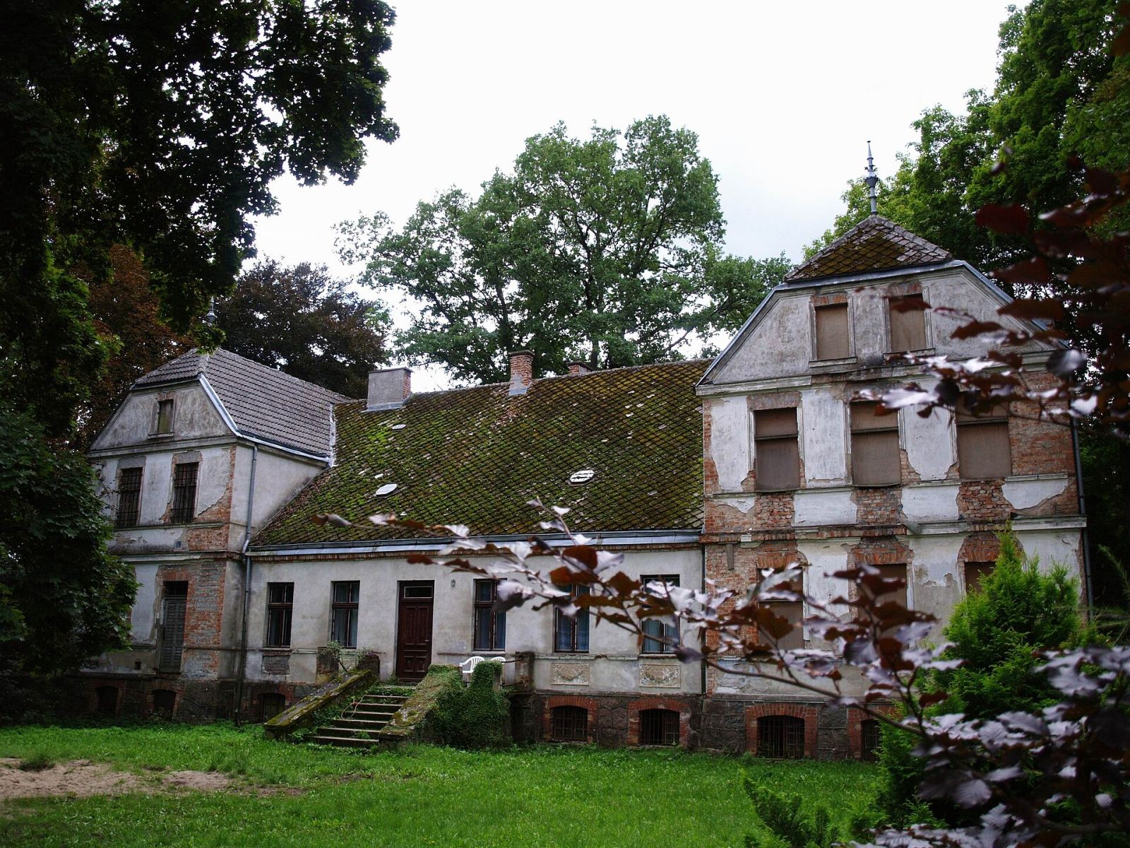 Dwór, Okole