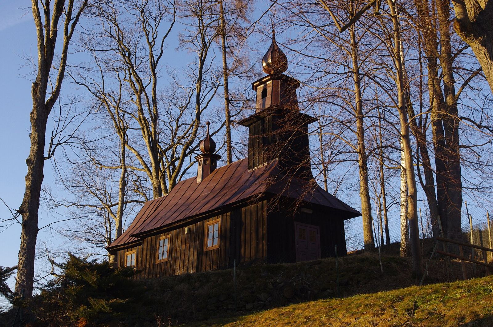 Kaplica, Skomielna Czarna