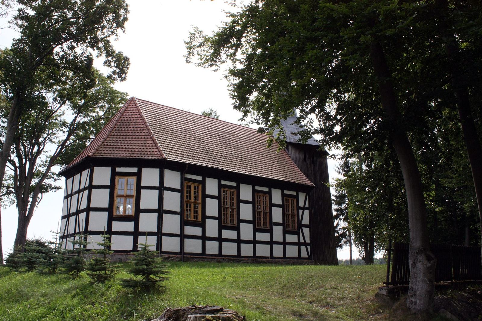 Kościół ewangelicki, ob. rzymskokatolicki filialny pw. Matki Boskiej Częstochowskiej, Cieszyno