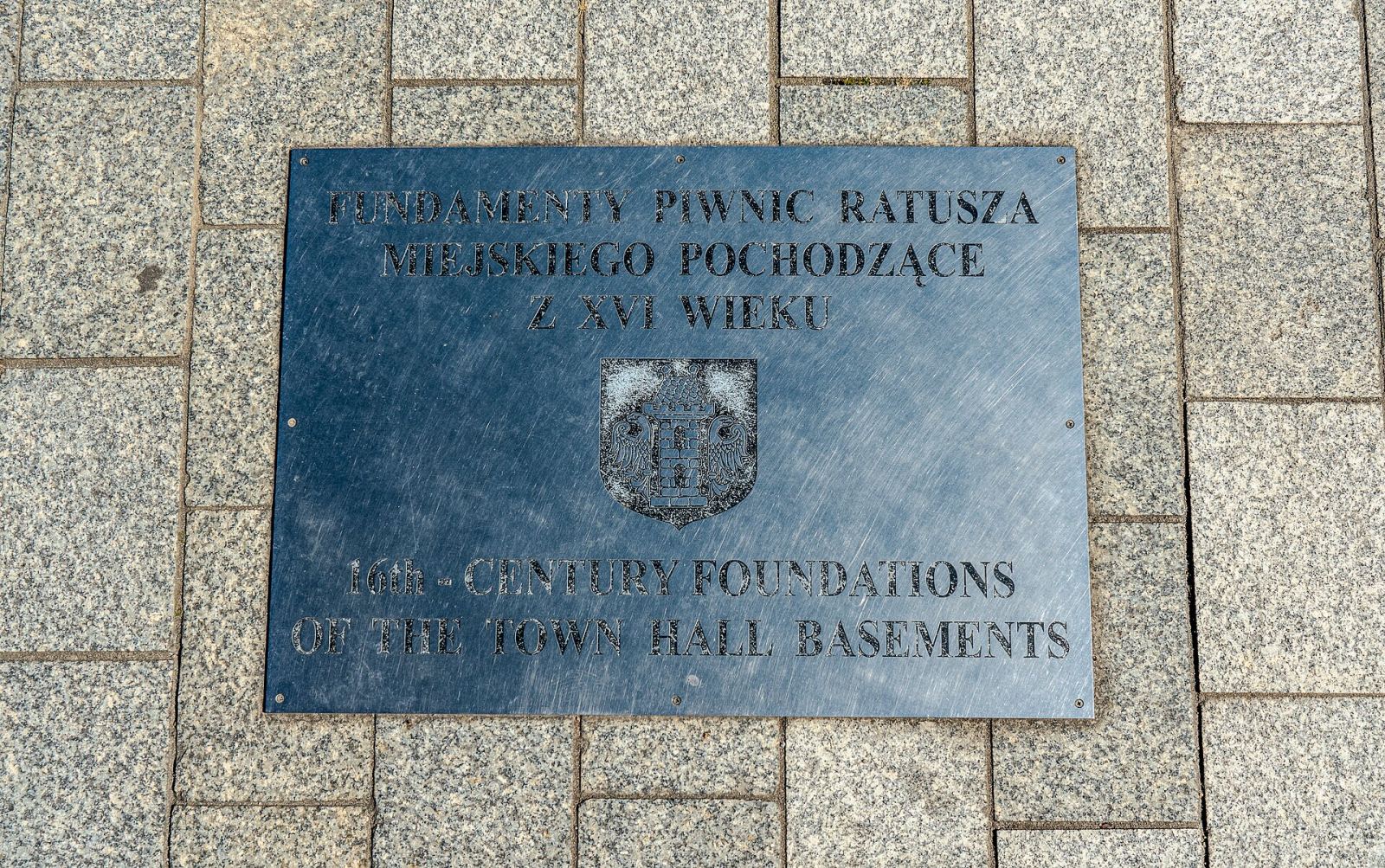 Relikty piwnic dawnego ratusza, fragmenty bruku miejskiego oraz korytarz schronu przeciwlotniczego, Oświęcim