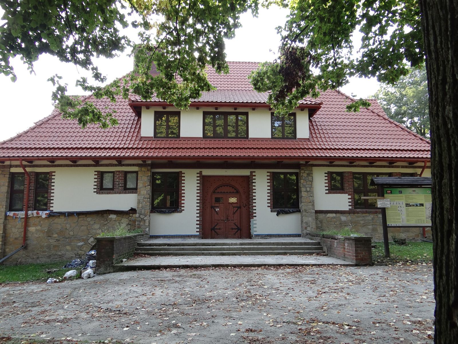 Budynek Uniwersytetu Ludowego, Gać
