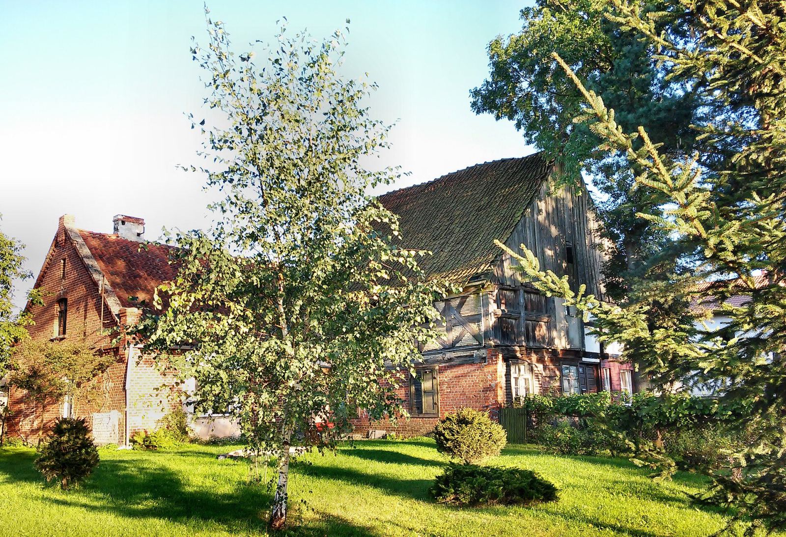 Dom podcieniowy, Świerki