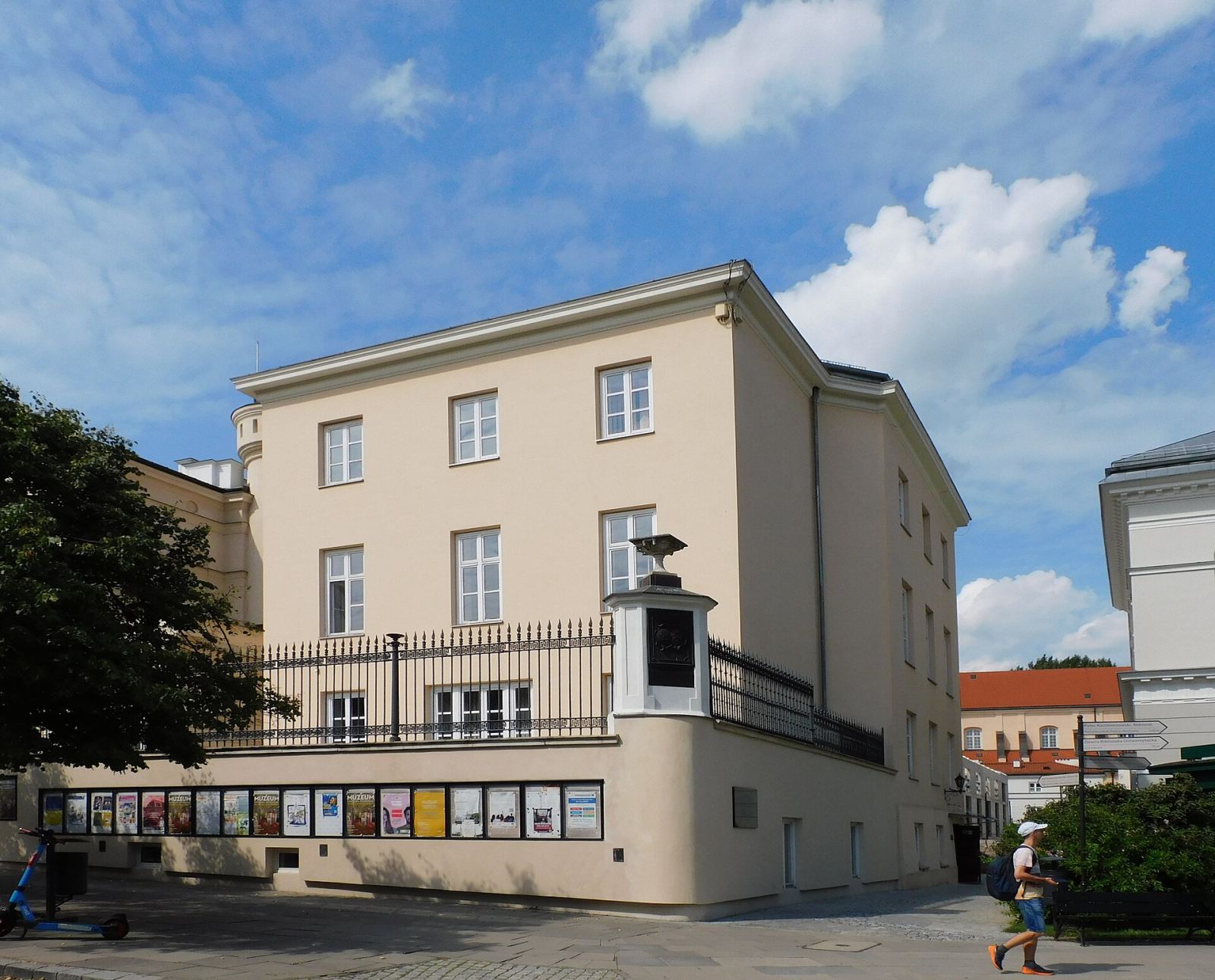 Oficyna pałacu Uruskich-Czetwertyńskich, ob. Uniwersytet Warszawski, Warszawa
