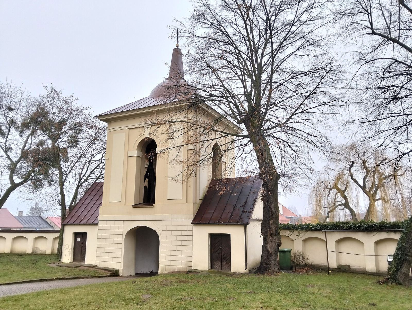 Dzwonnica-brama, Końskowola