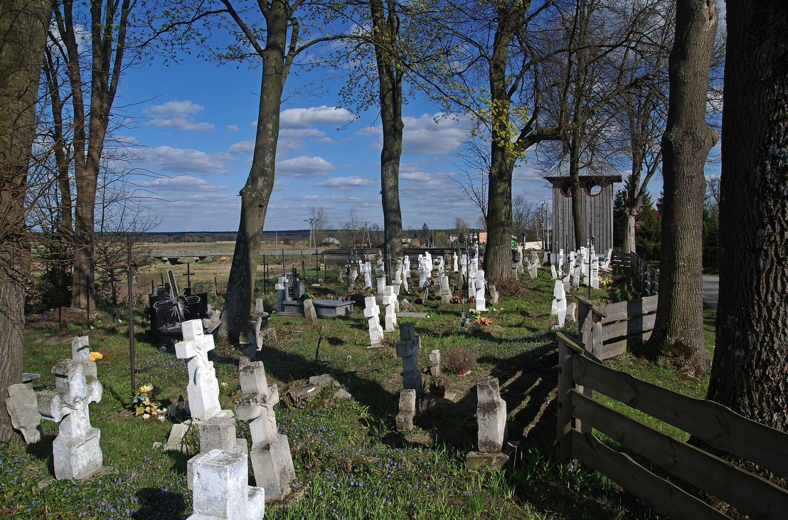 Cmentarz przycerkiewny, Opaka
