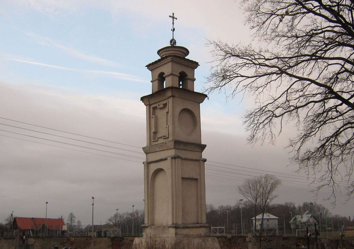 Kapliczka Latarnia Zmarłych, Przewrotne