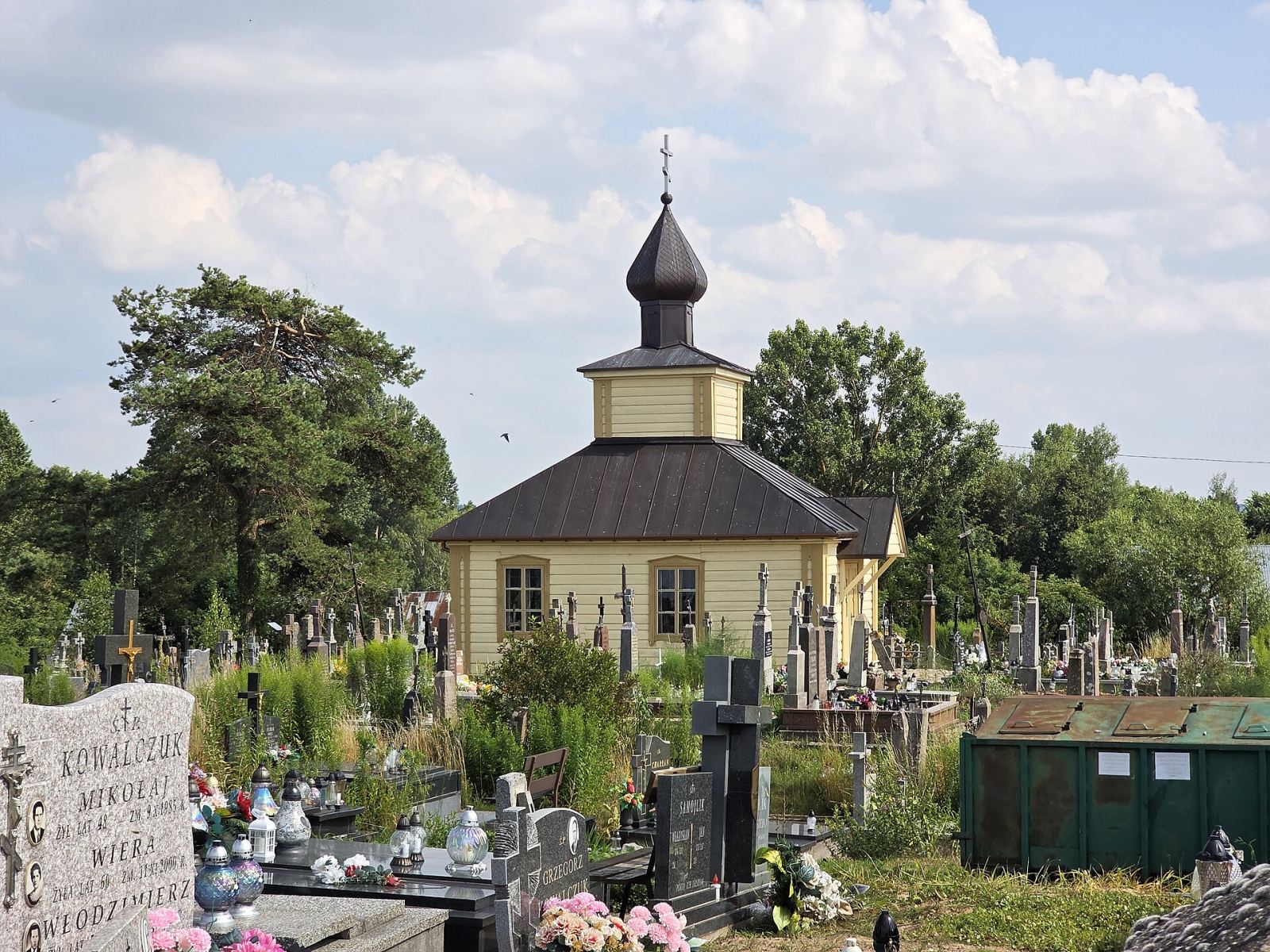 Kaplica cmentarna pw. Świętych Newiast Niosących Wonności, Jaczno