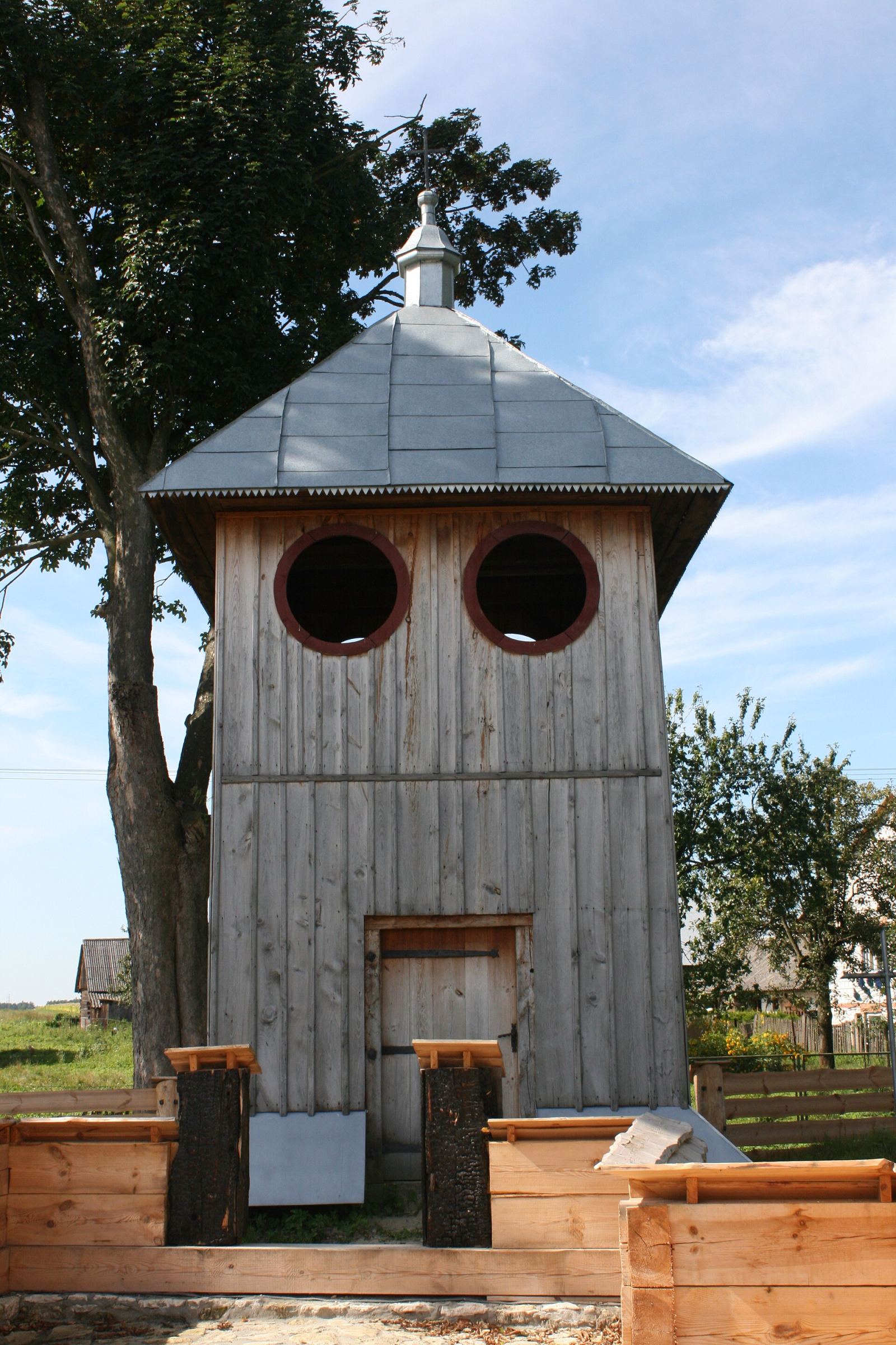 Dzwonnica, Opaka