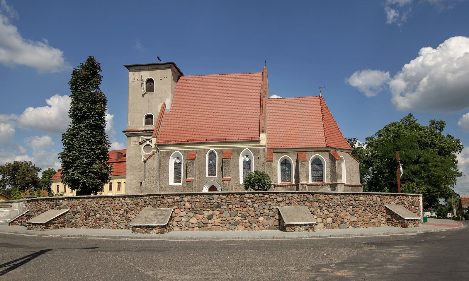 Kościół filialny pw. Matki Boskiej Królowej Polski, Zwanowice