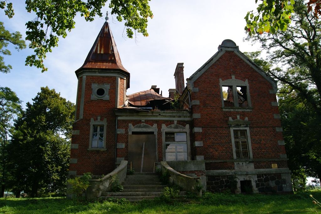 Dwór, Psienie-Ostrów