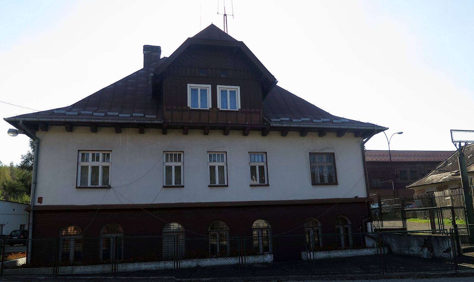 Budynek mieszkalno-administracyjny, Ustrzyki Dolne